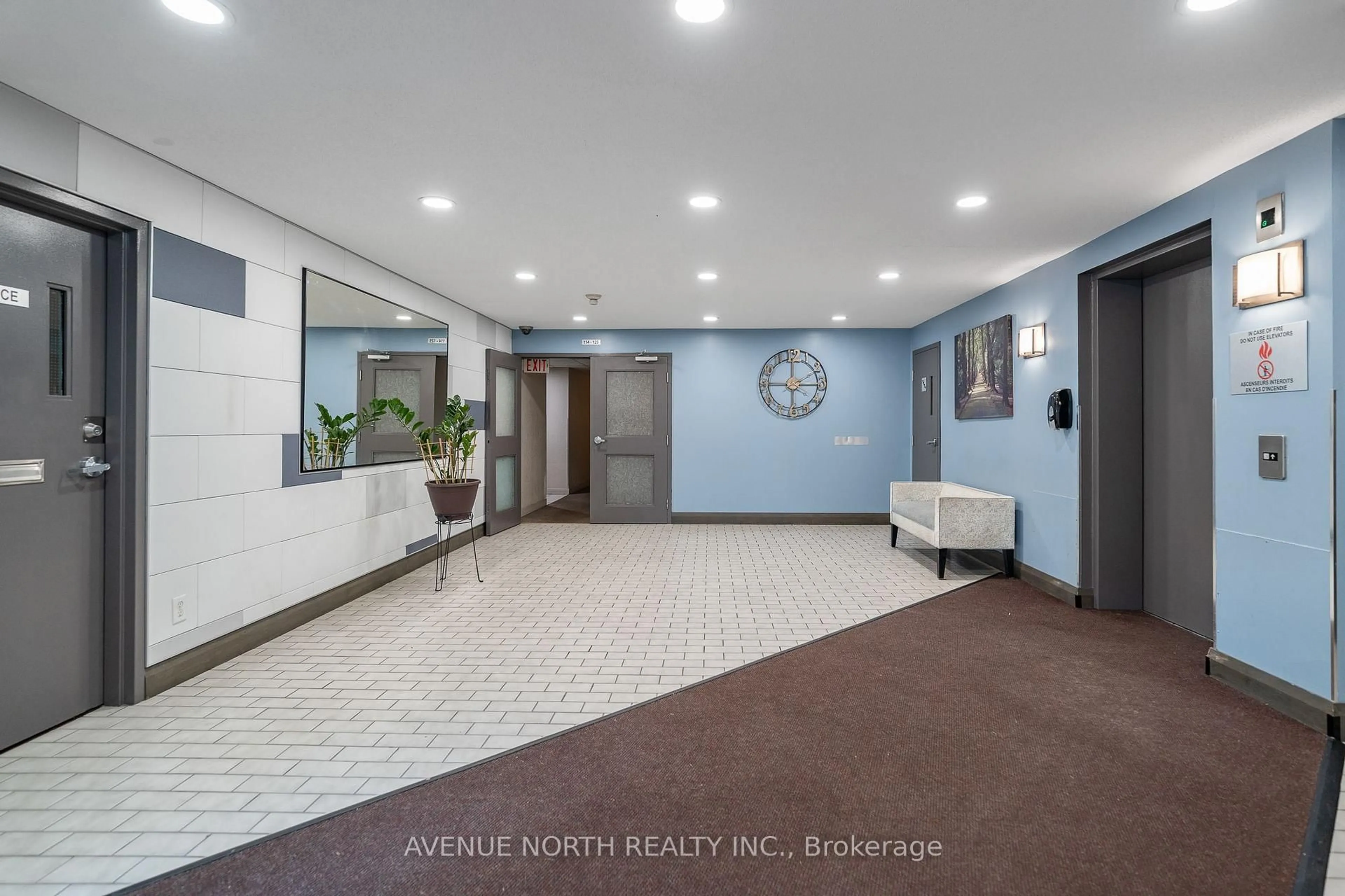 Indoor foyer for 318 Lorry Greenberg Dr #302, Ottawa Ontario K1T 2R5
