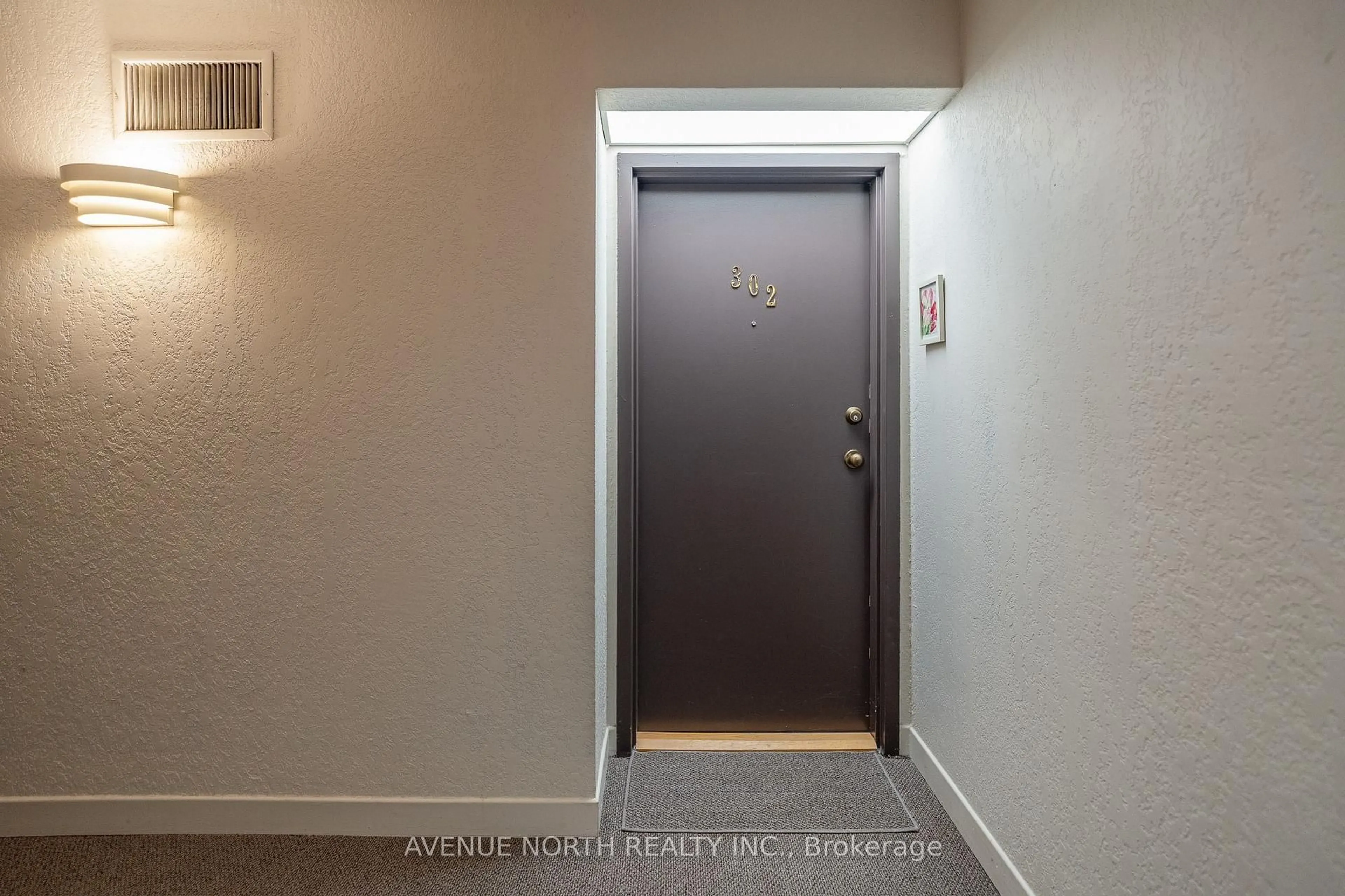 Indoor entryway for 318 Lorry Greenberg Dr #302, Ottawa Ontario K1T 2R5