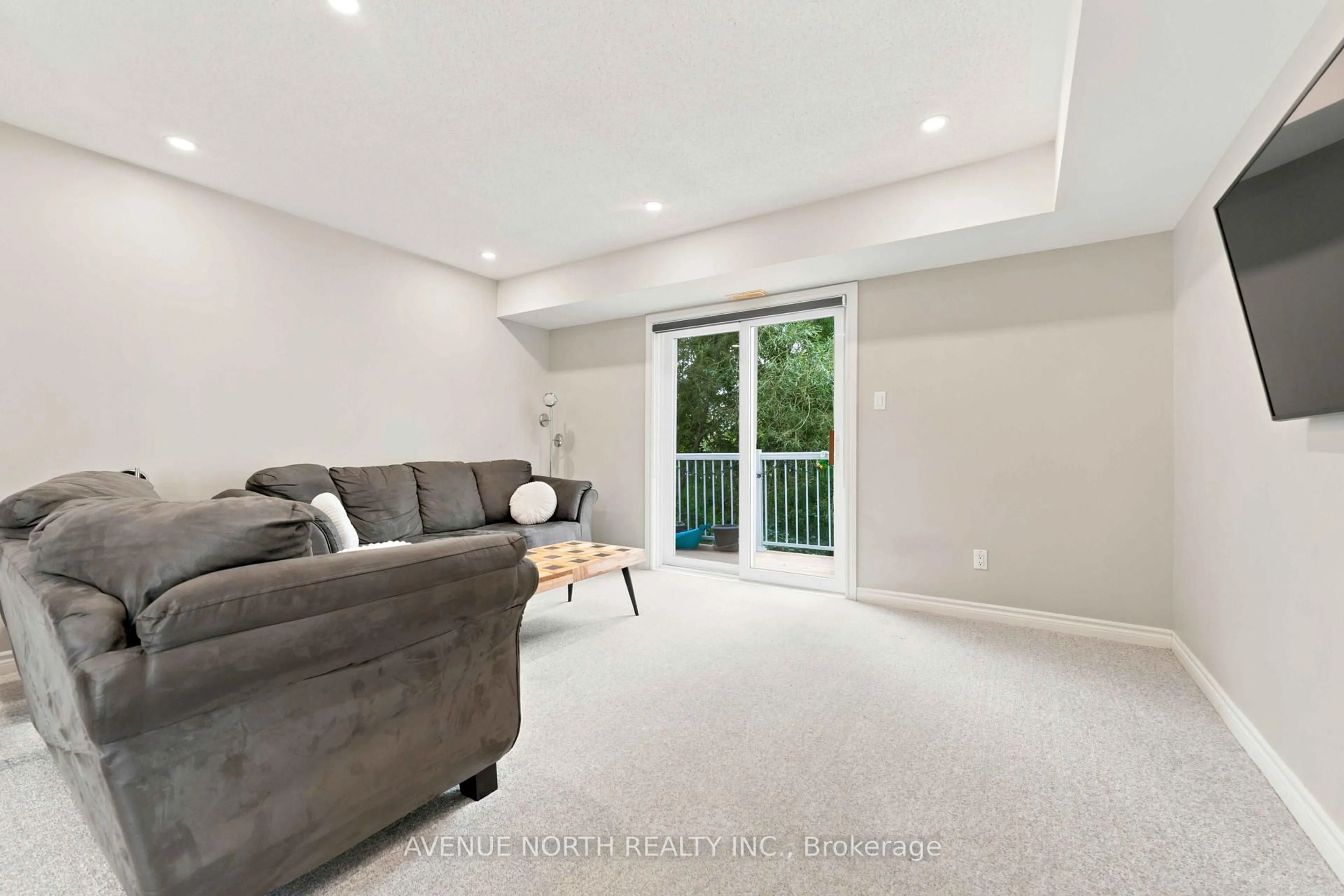 A pic of a room for 125 Tall Pines Private, Ottawa Ontario K2H 1H1