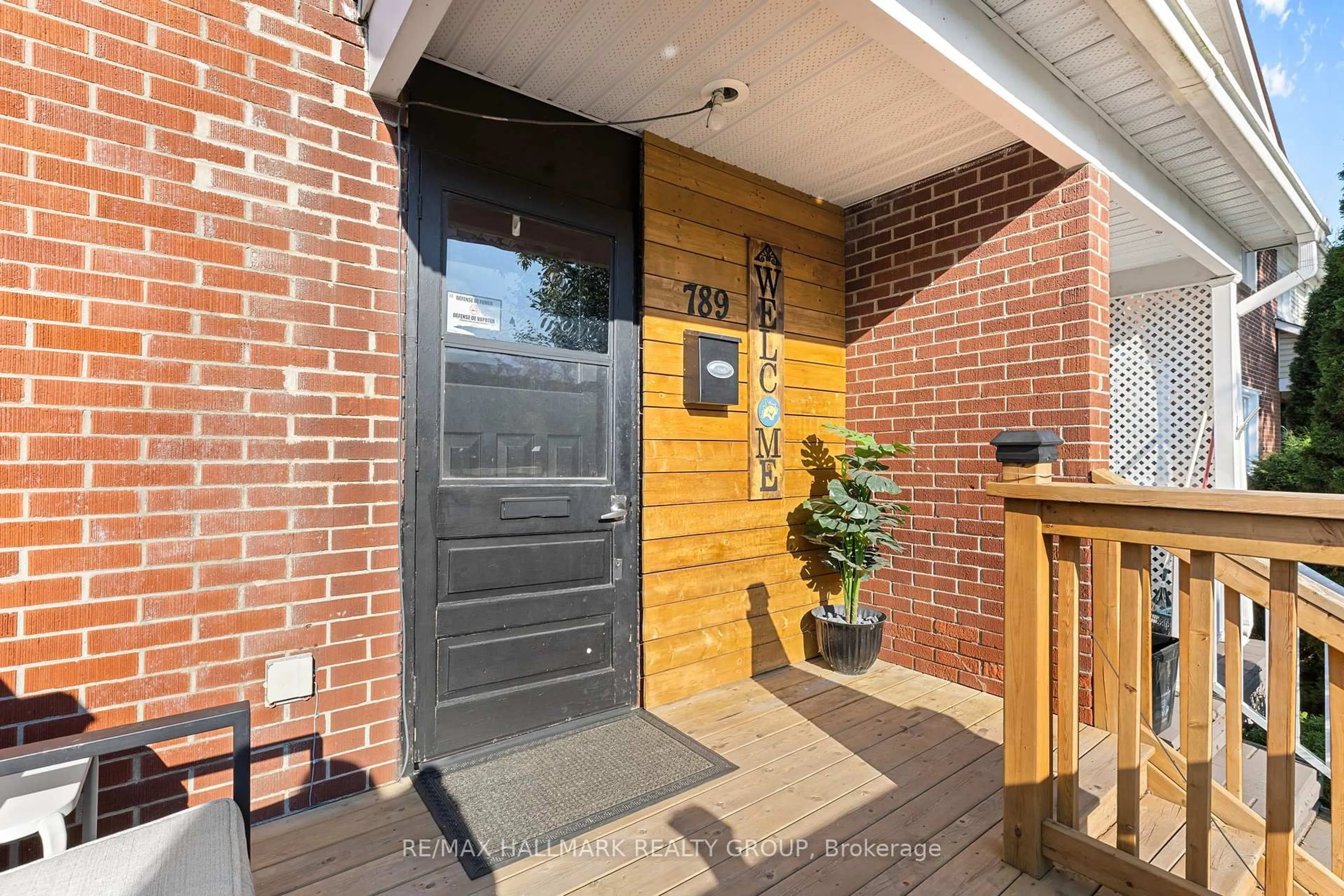 Indoor entryway for 789 Borthwick Ave, Ottawa Ontario K1K 2M5