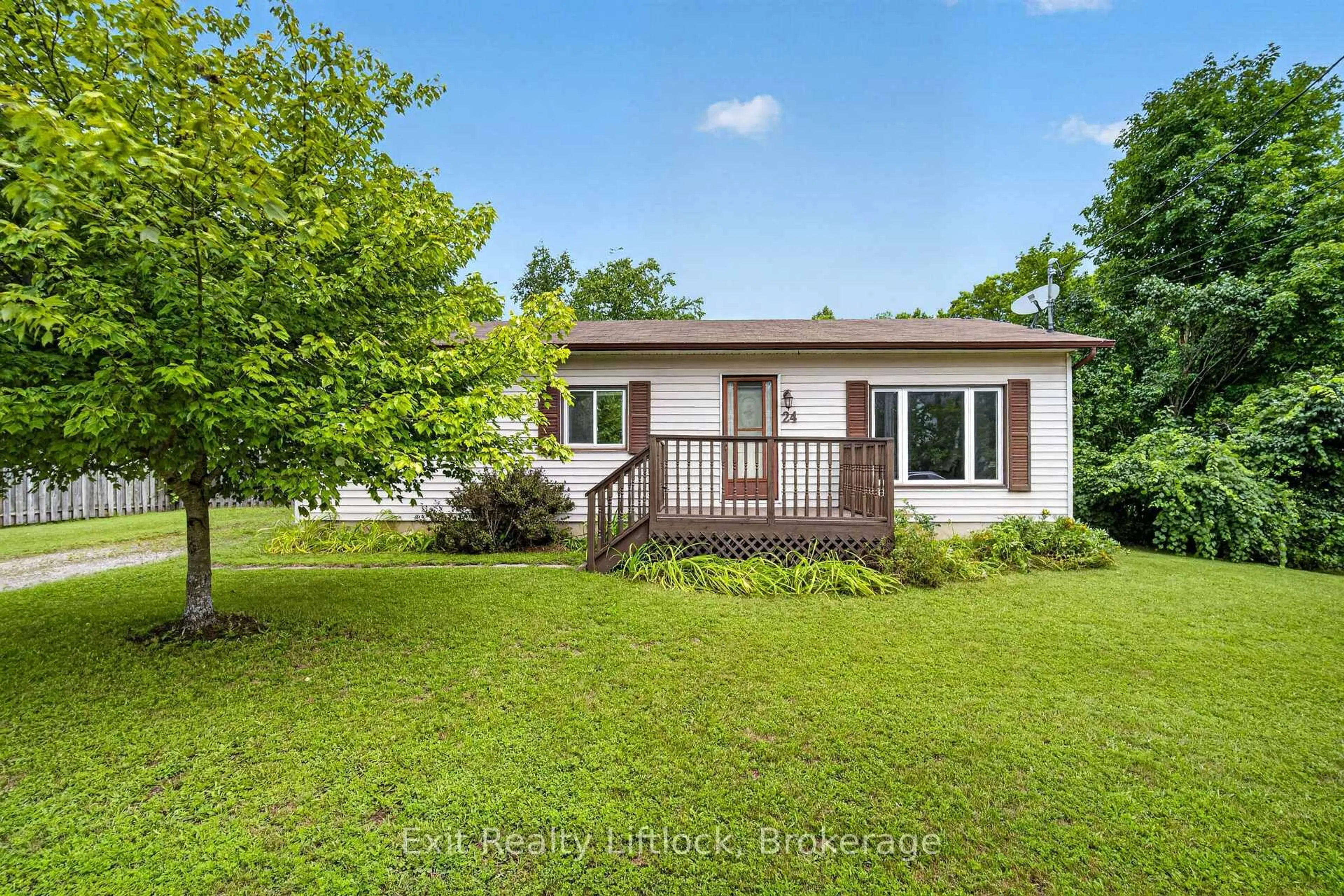 A pic from outside/outdoor area/front of a property/back of a property/a pic from drone, water/lake/river/ocean view for 24 King St, Havelock-Belmont-Methuen Ontario K0L 1Z0