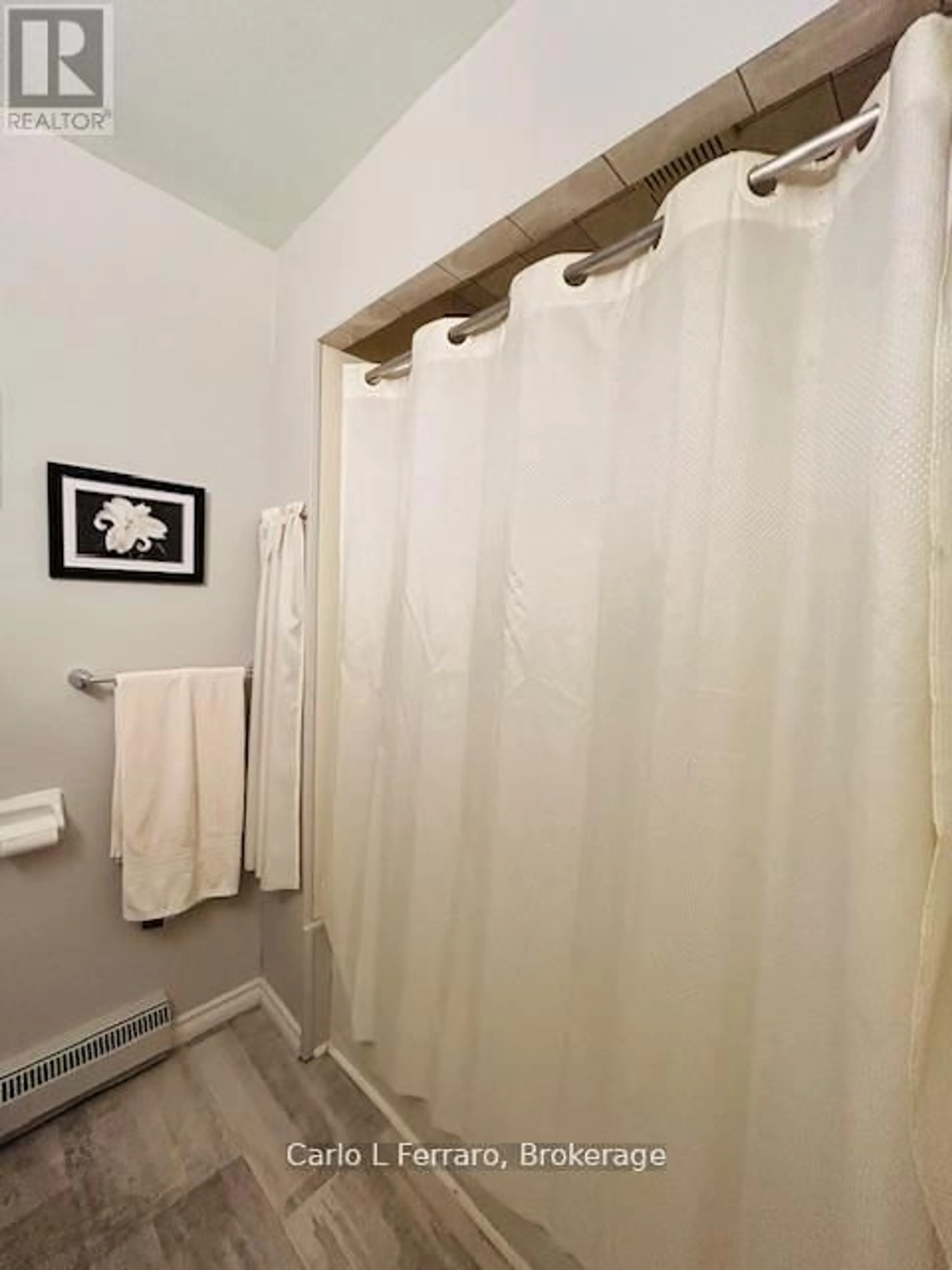 Standard bathroom, unknown for 41 Rhonda Rd ##20, Guelph Ontario N1H 6H1