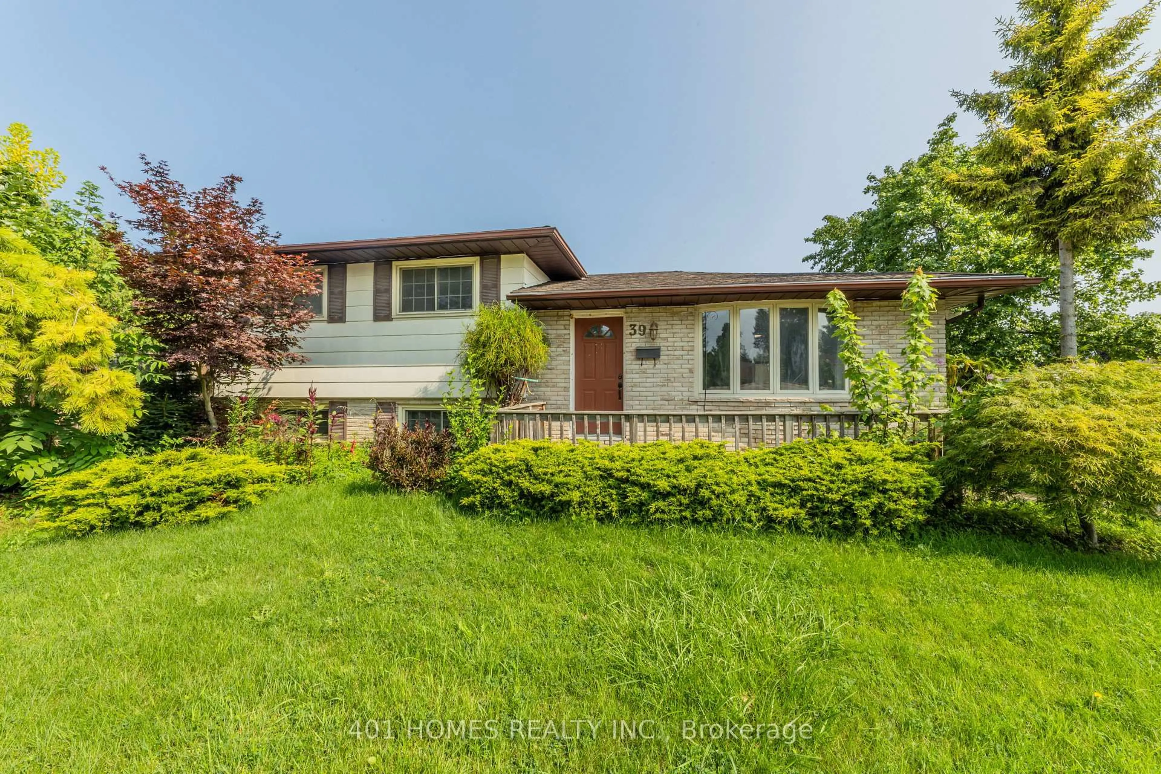 Unknown for 39 Patricia St, St. Thomas Ontario N5P 3Z9