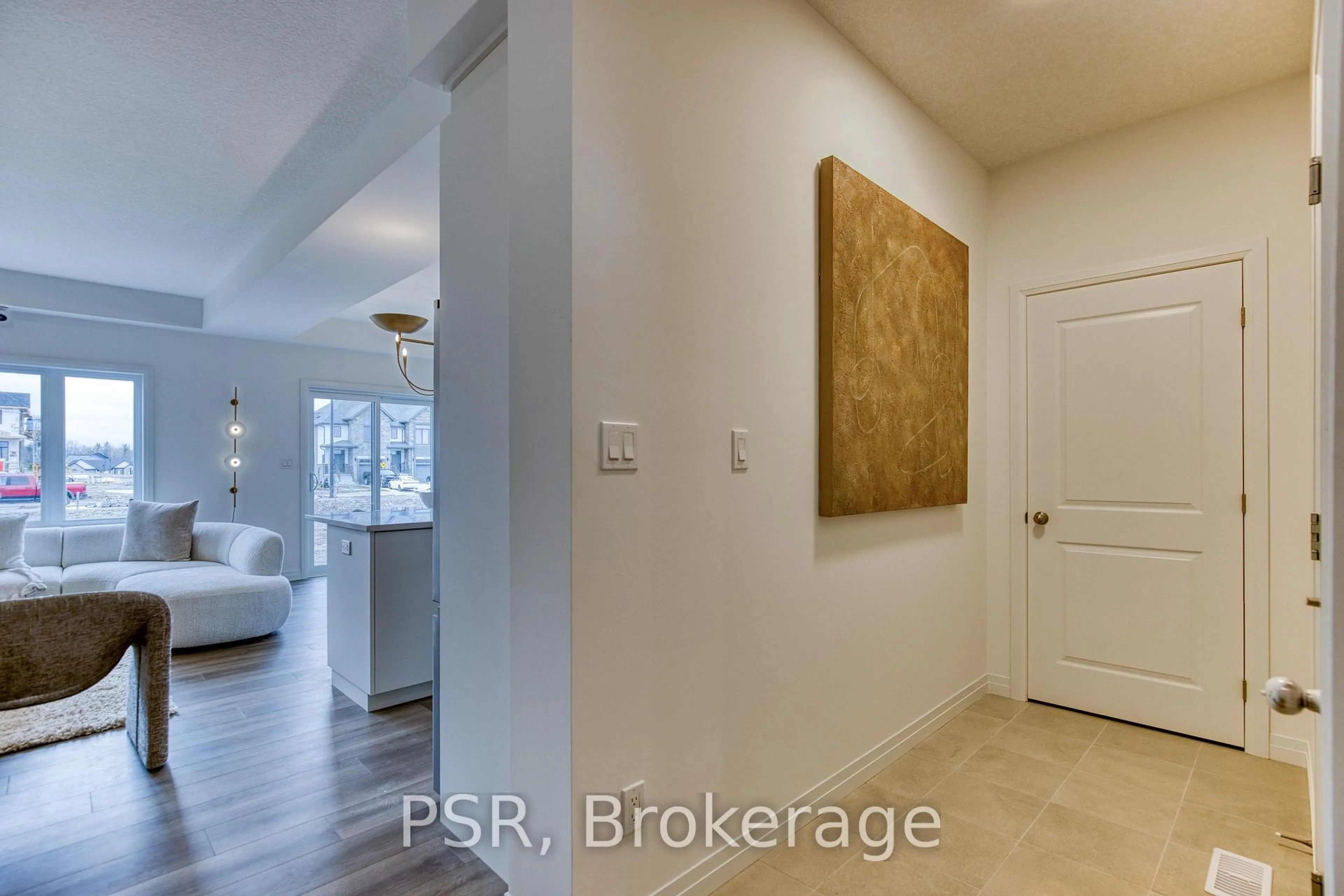 Indoor entryway for 196 Rivergreen Cres, Cambridge Ontario N1S 0G1