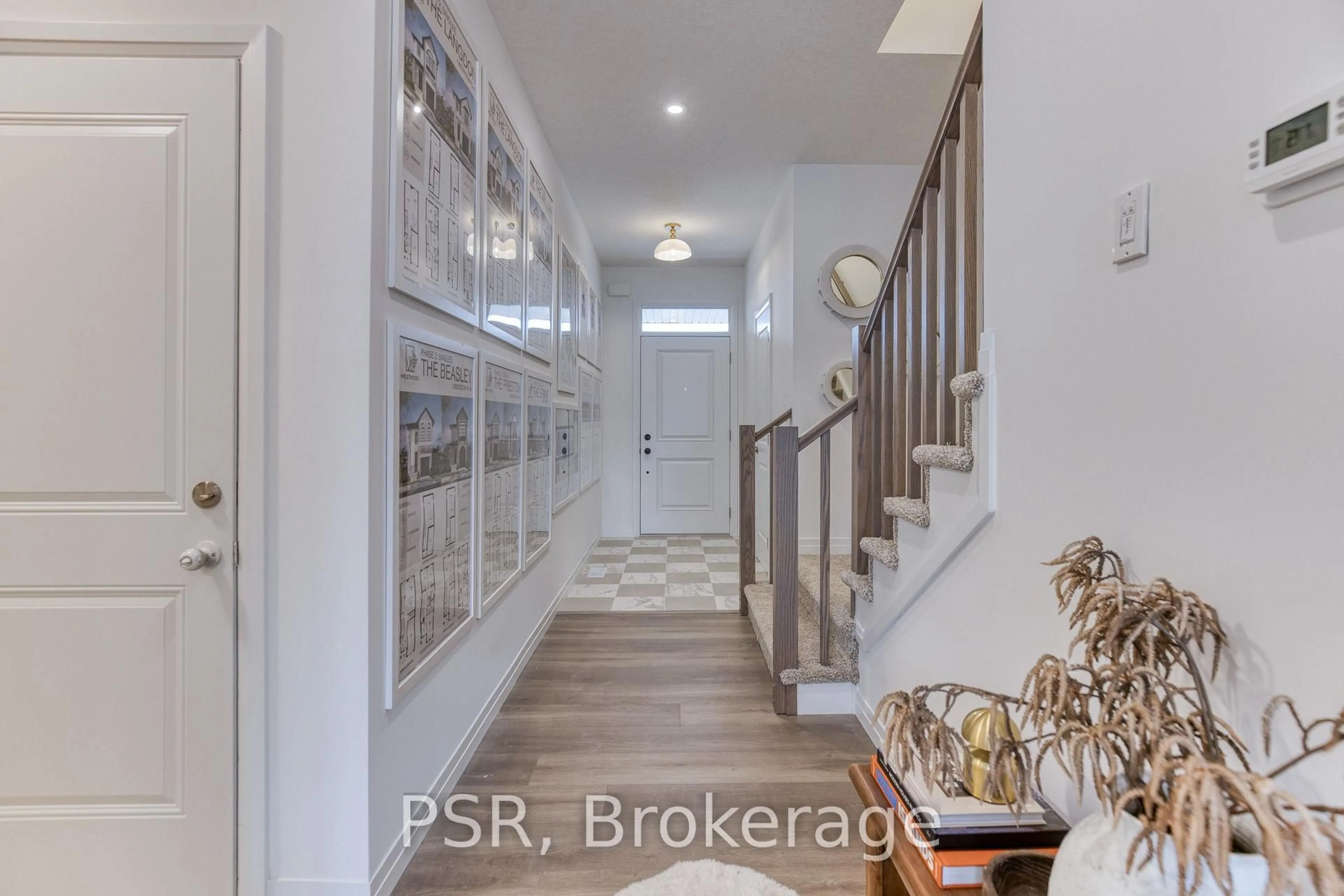 Indoor entryway for 196 Rivergreen Cres, Cambridge Ontario N1S 0G1