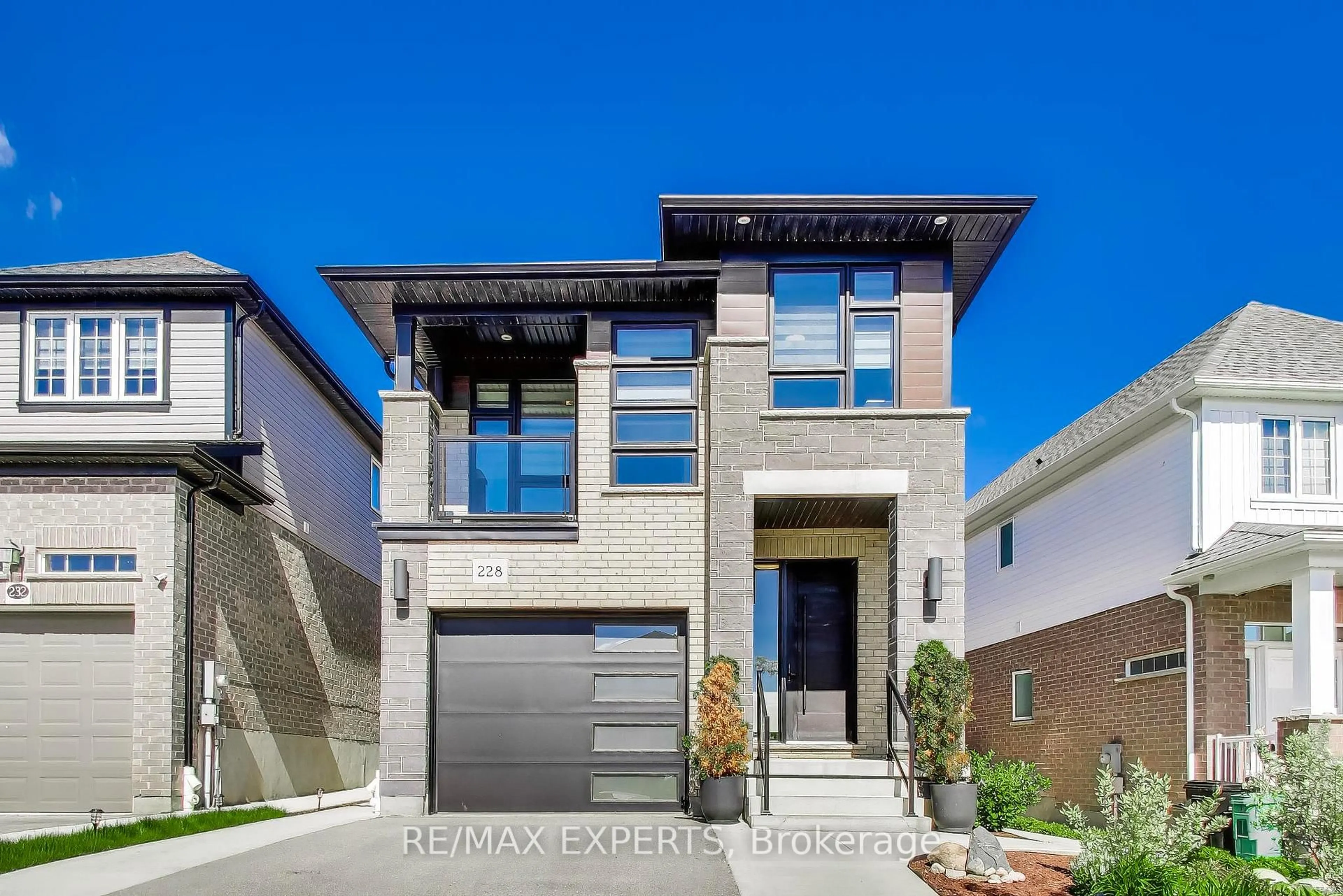 Home with brick exterior material, street for 228 Woodbine Ave, Kitchener Ontario N2R 1Y5