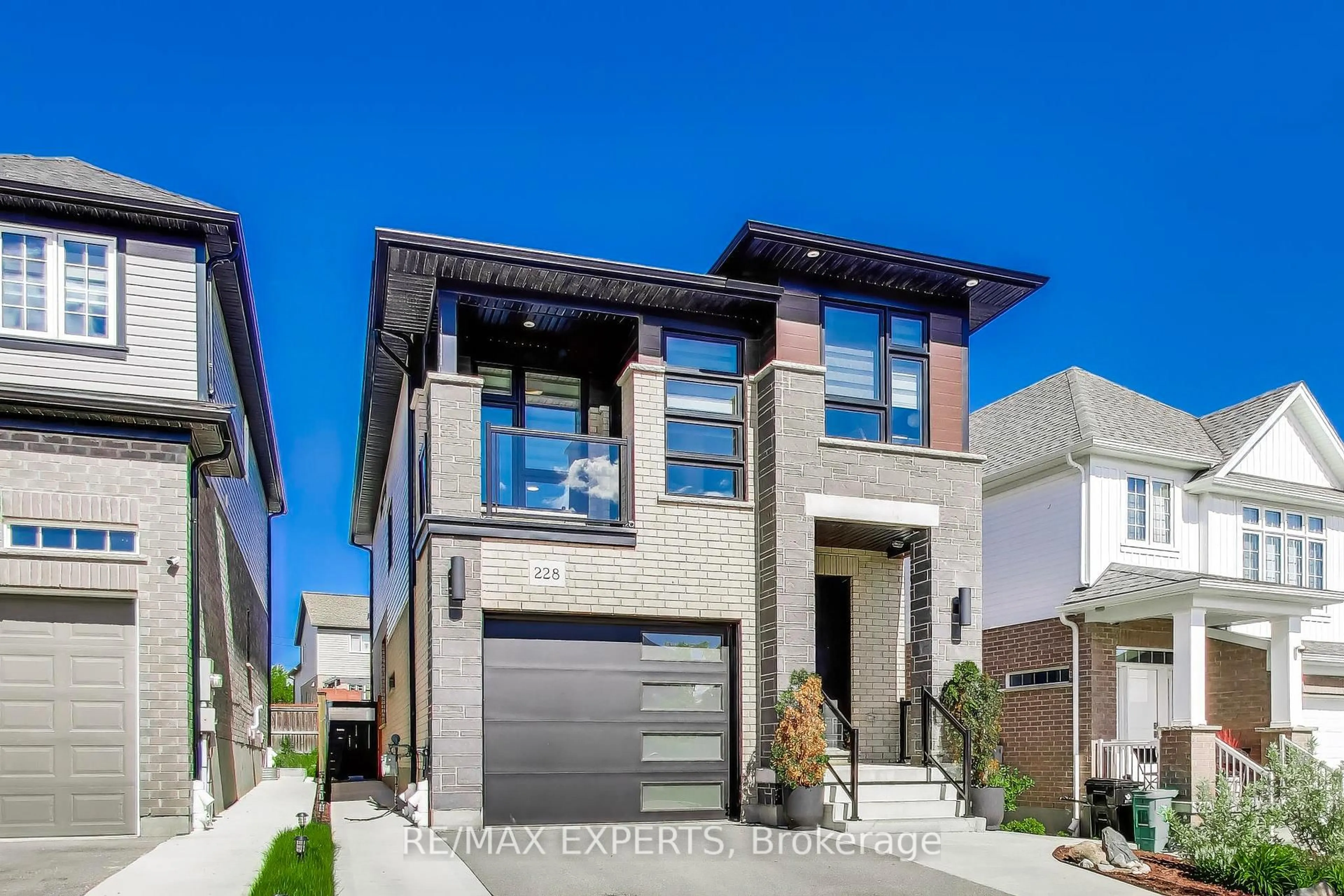 Home with brick exterior material, street for 228 Woodbine Ave, Kitchener Ontario N2R 1Y5