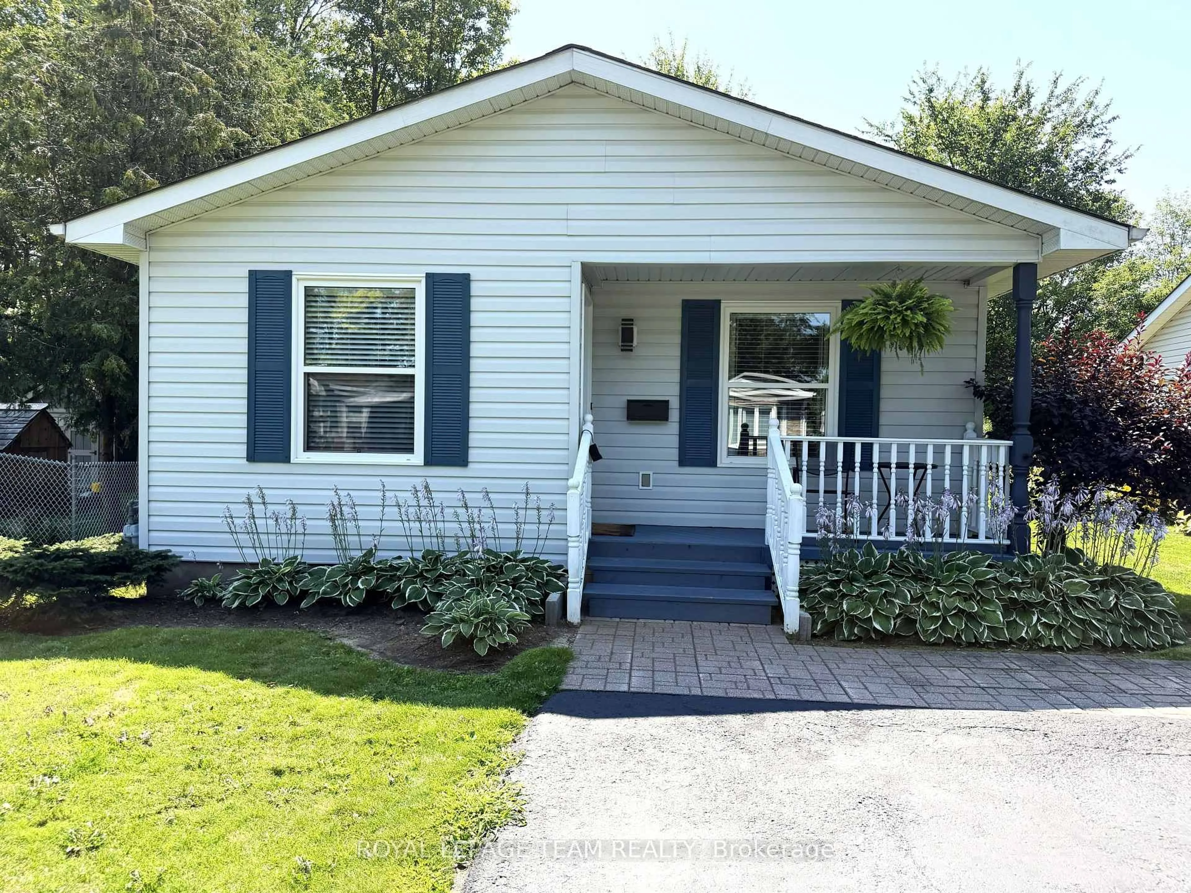 Home with vinyl exterior material, street for 1028 Teena Colleen Private, Greely Ontario K4P 1C8