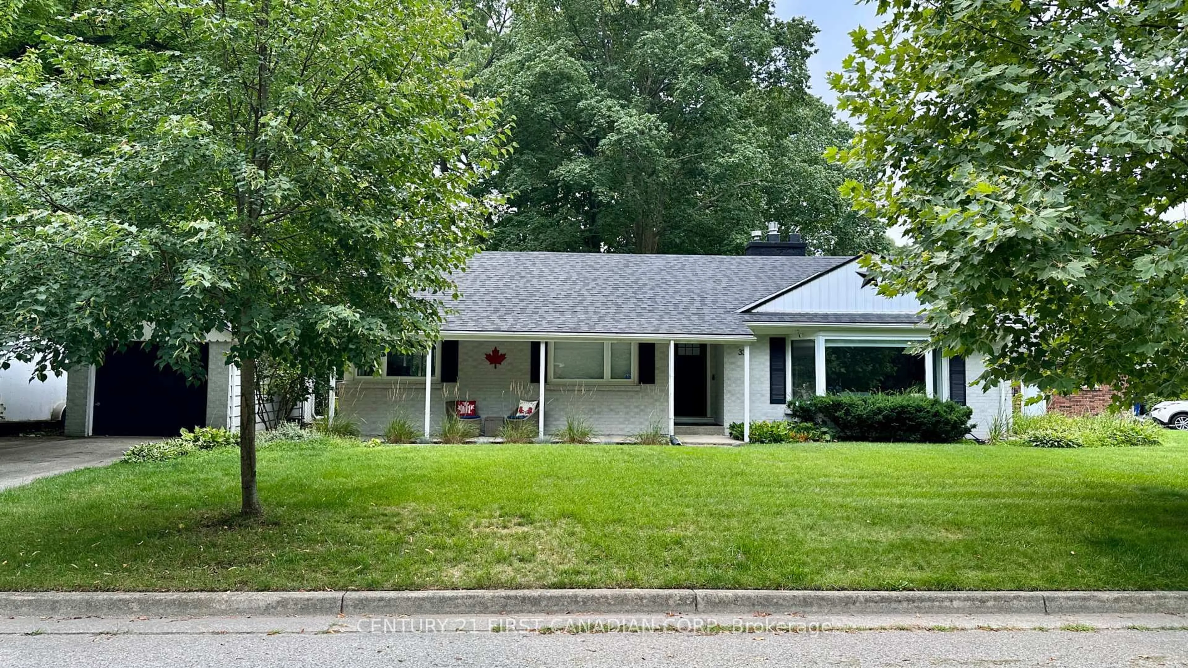 Home with vinyl exterior material, street for 33 Braemar Cres, London North Ontario N6H 2X2