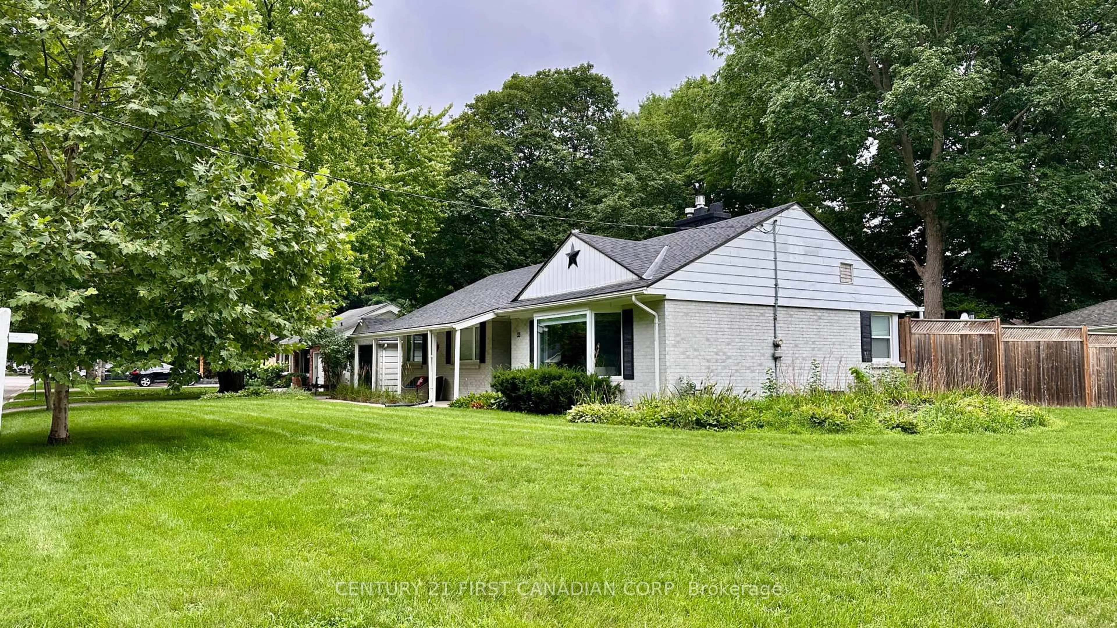 Home with vinyl exterior material, street for 33 Braemar Cres, London North Ontario N6H 2X2