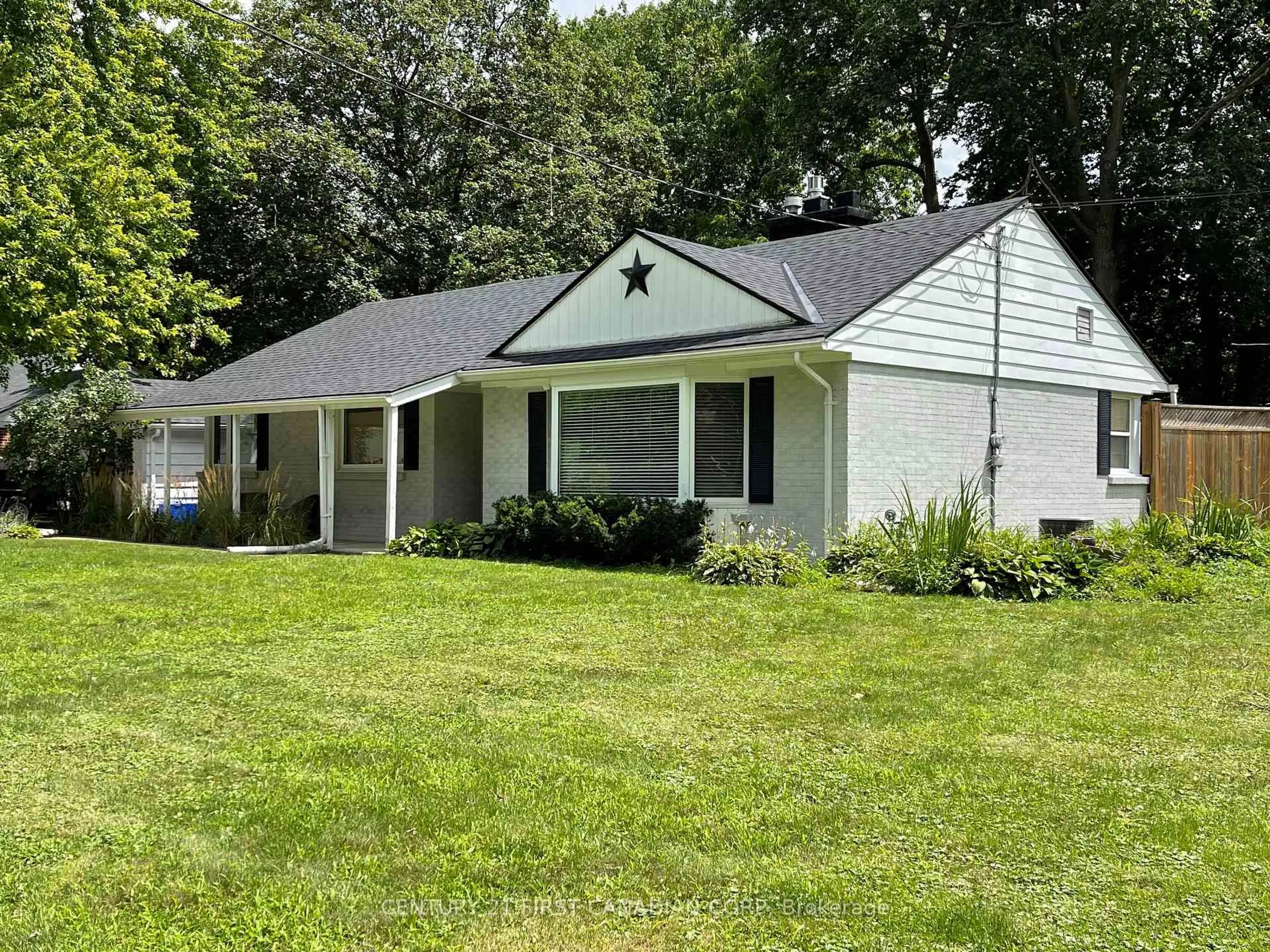 Home with vinyl exterior material, street for 33 Braemar Cres, London North Ontario N6H 2X2