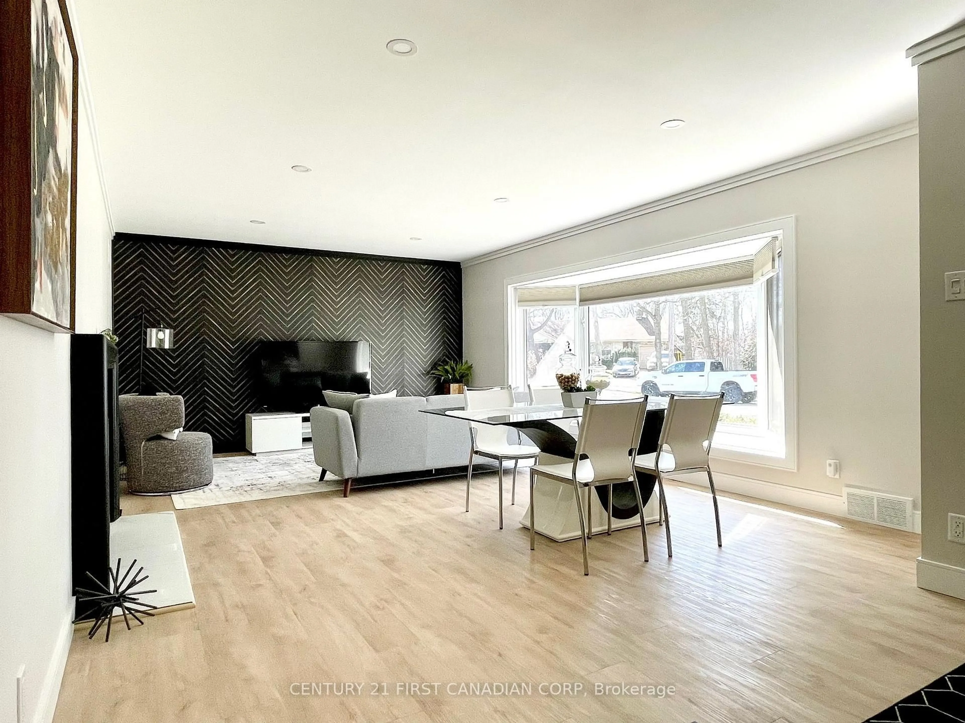 Living room with furniture, wood/laminate floor for 33 Braemar Cres, London North Ontario N6H 2X2