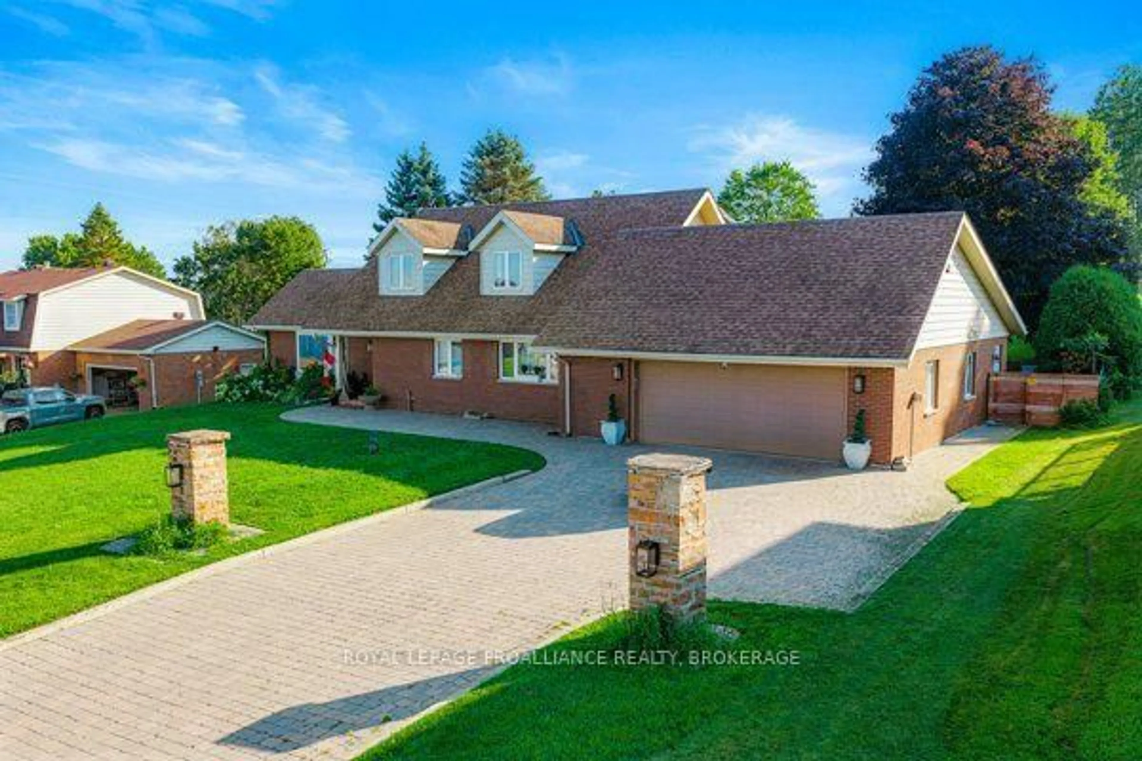 A pic from outside/outdoor area/front of a property/back of a property/a pic from drone, street for 1102 Burnside Dr, Augusta Ontario K6V 5T1