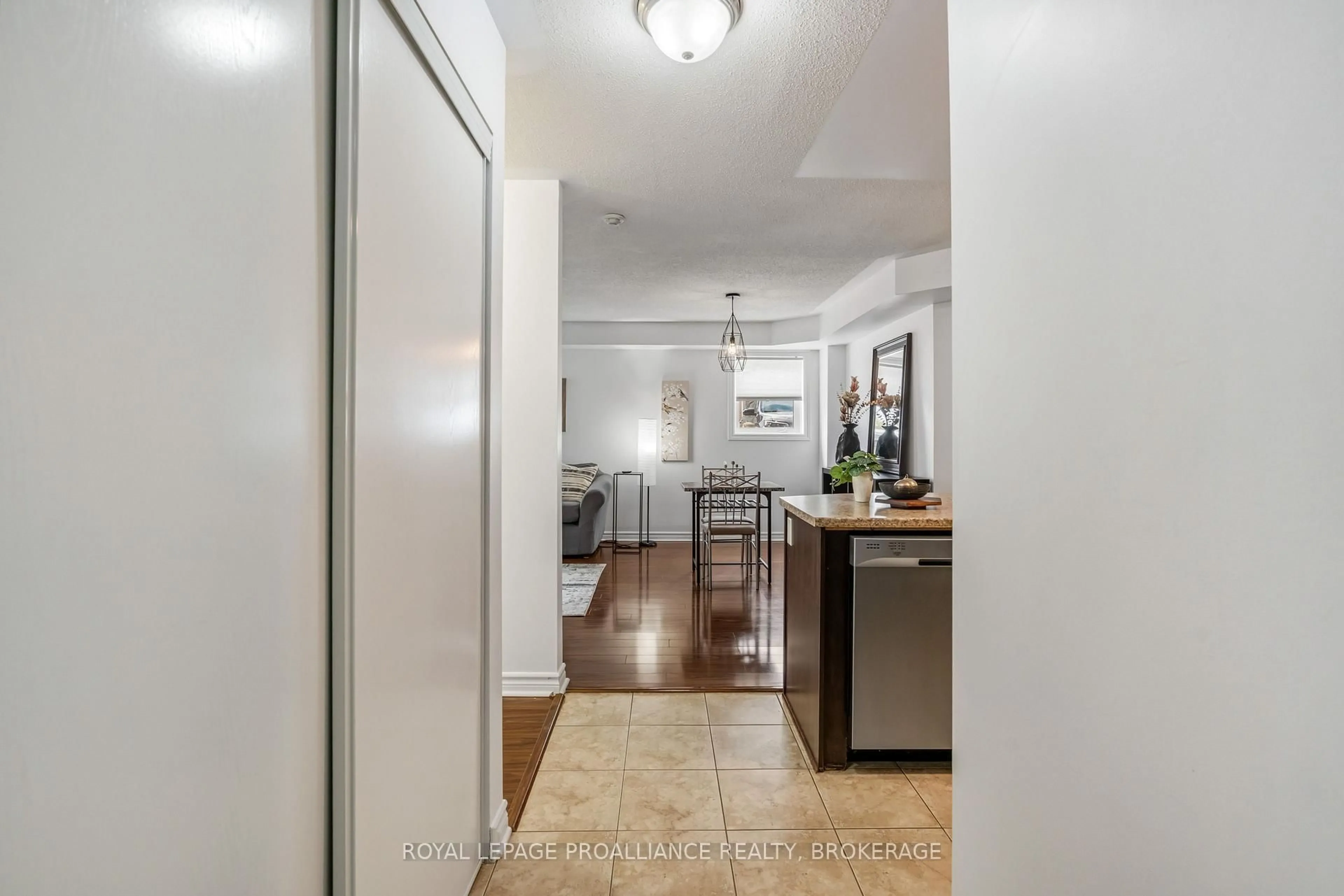 Indoor entryway for 510 Stonefield Private #2, Ottawa Ontario K2G 4R3