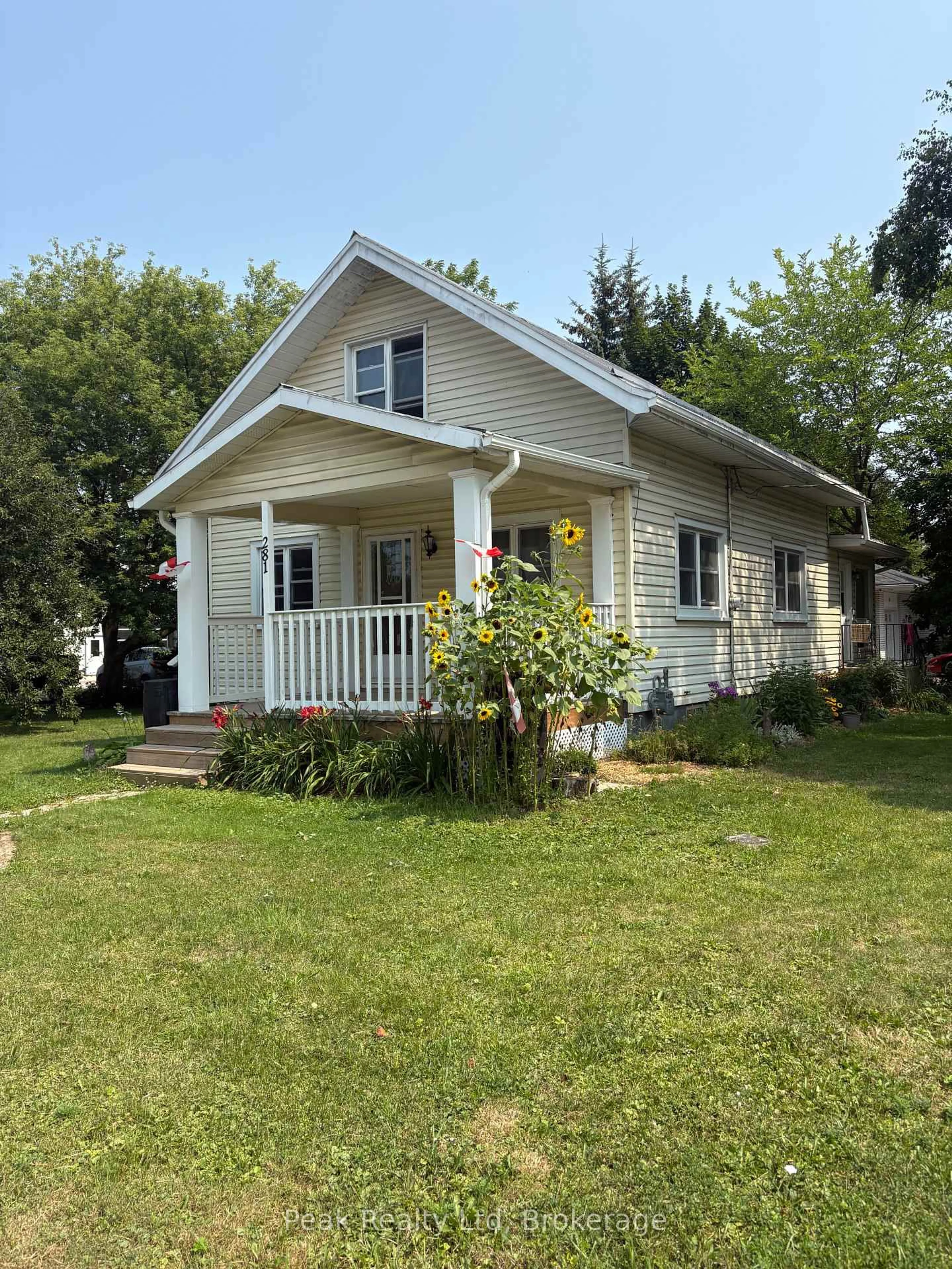 Home with vinyl exterior material, street for 281 Turnberry St, Huron East Ontario N0G 1H0