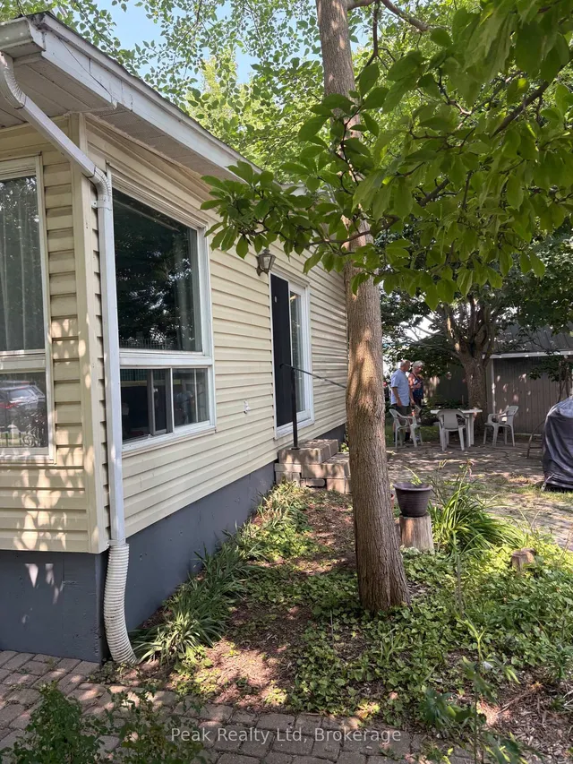 281 Turnberry St, Huron East 4