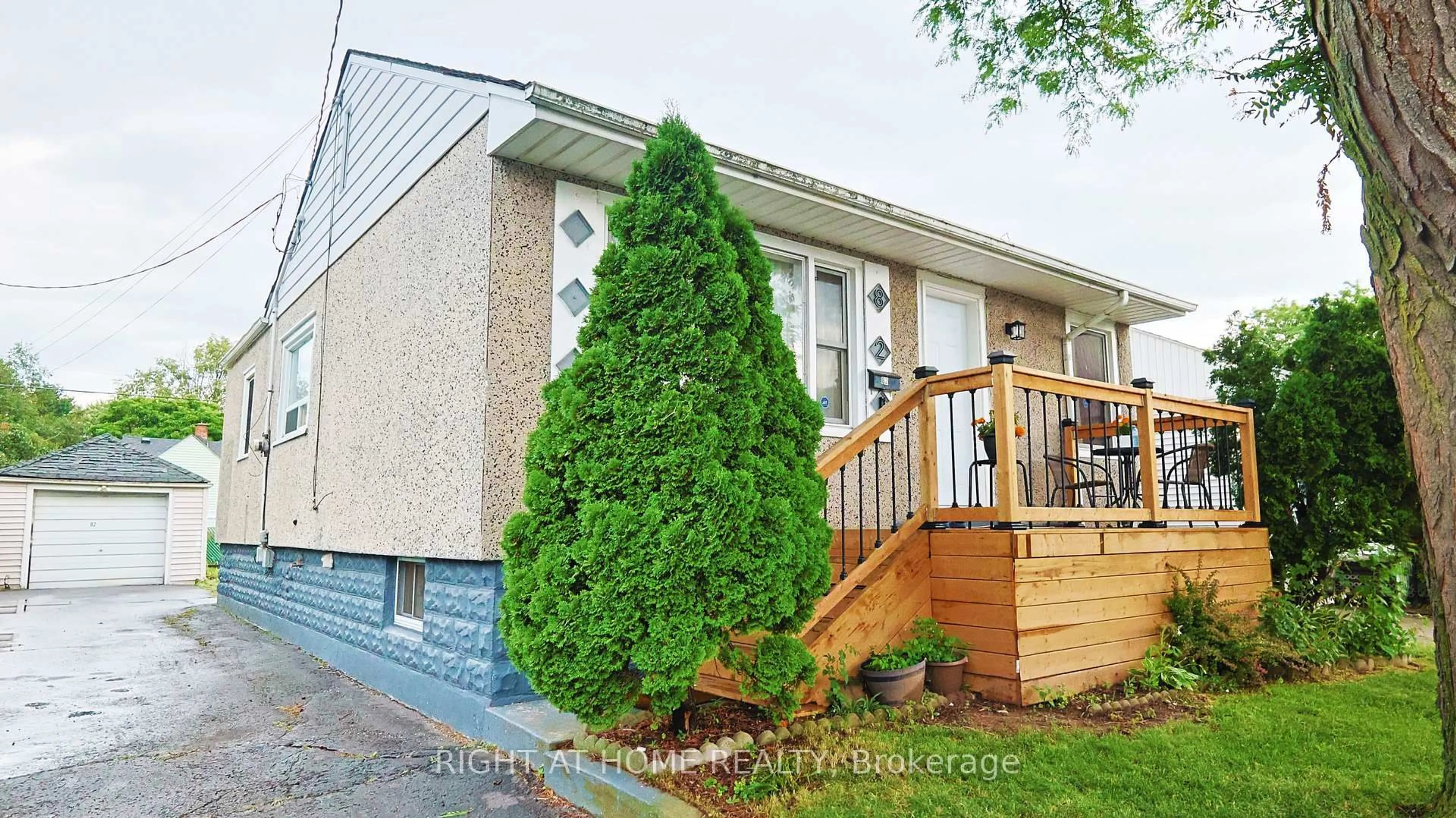 Home with vinyl exterior material, street for 82 Normanhurst Ave, Hamilton Ontario L8H 5M6