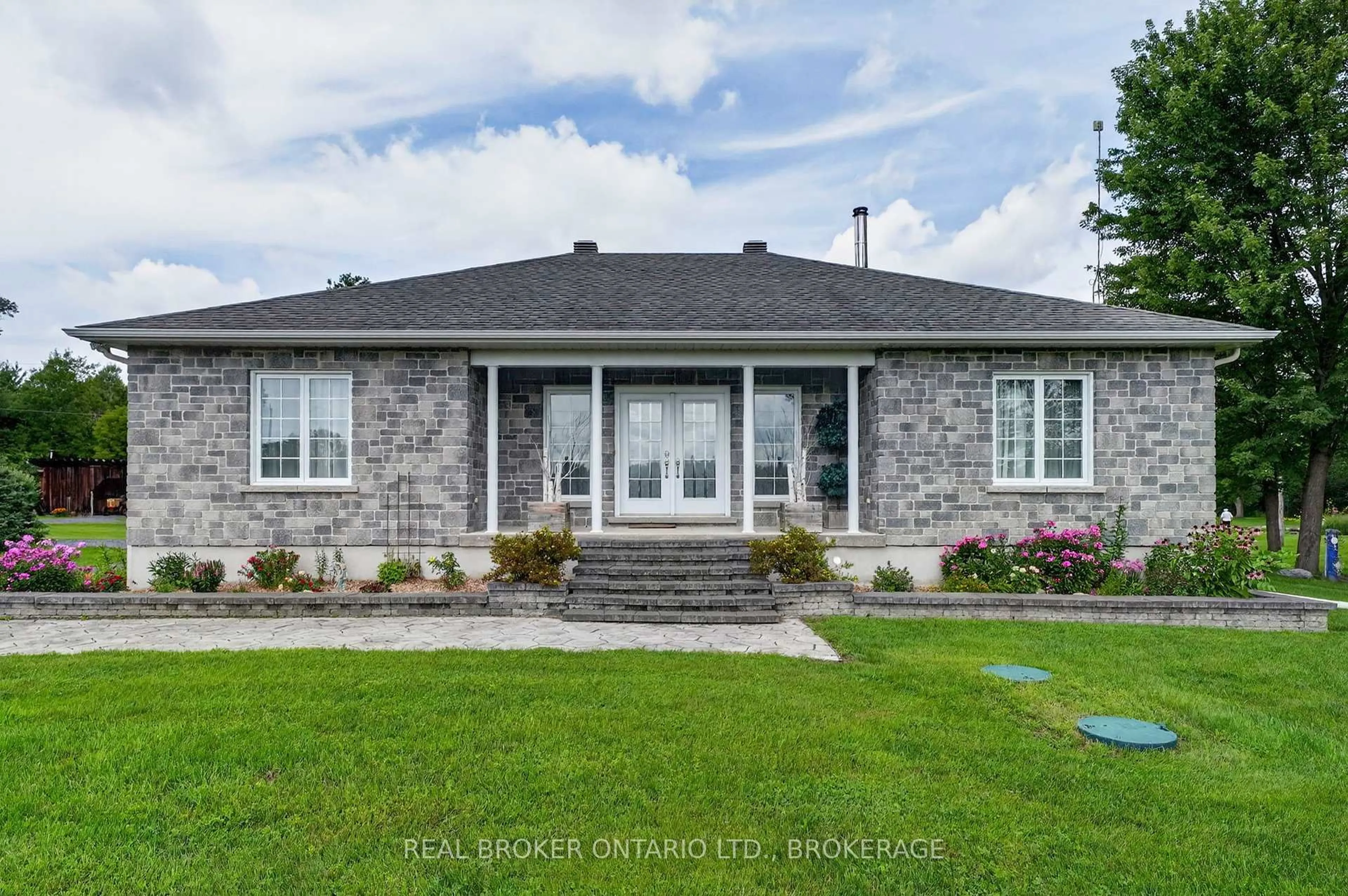 Home with brick exterior material, street for 18523 Kenyon Conc Rd 1 Rd, North Glengarry Ontario K0C 1B0