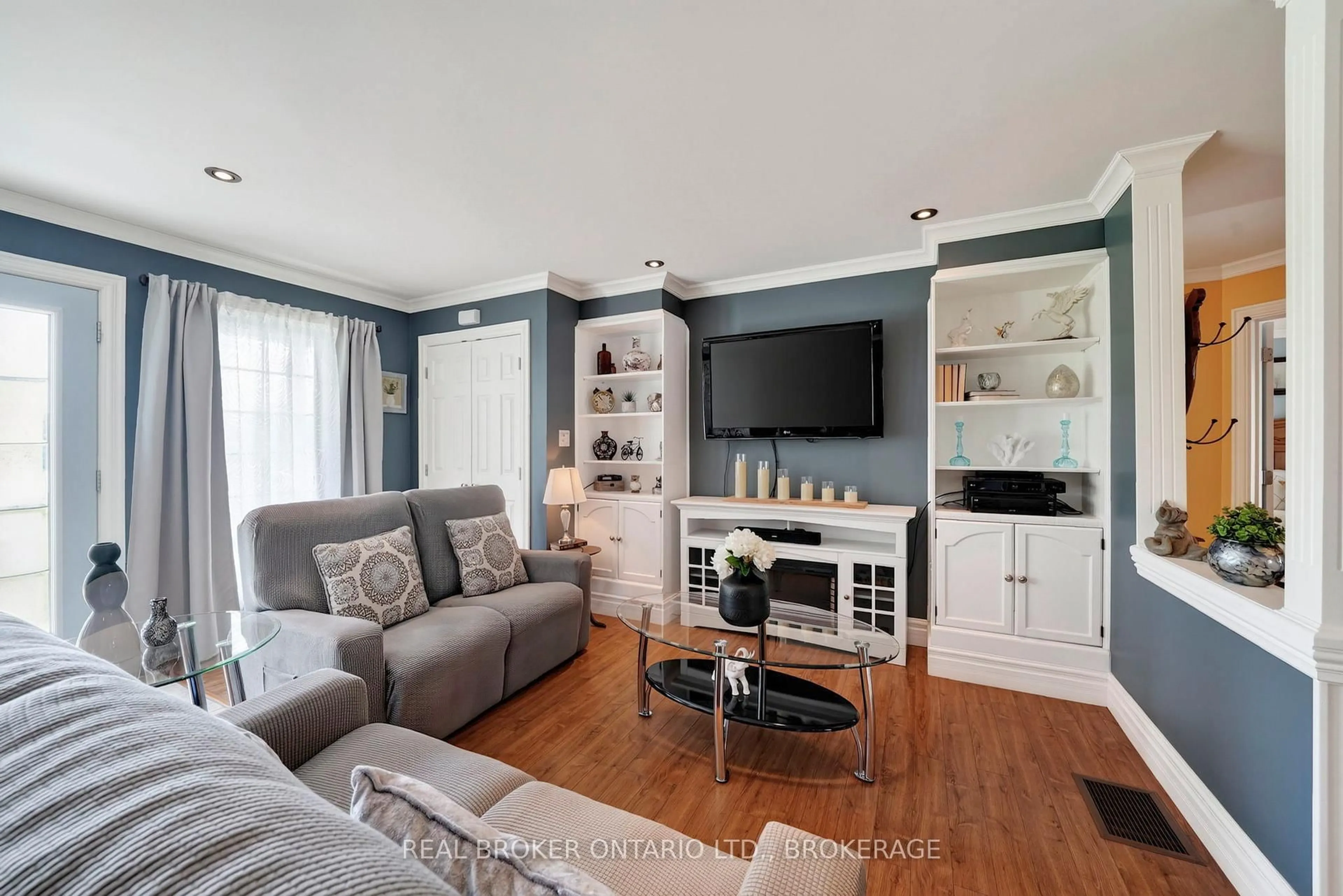Living room with furniture, wood/laminate floor for 18523 Kenyon Conc Rd 1 Rd, North Glengarry Ontario K0C 1B0