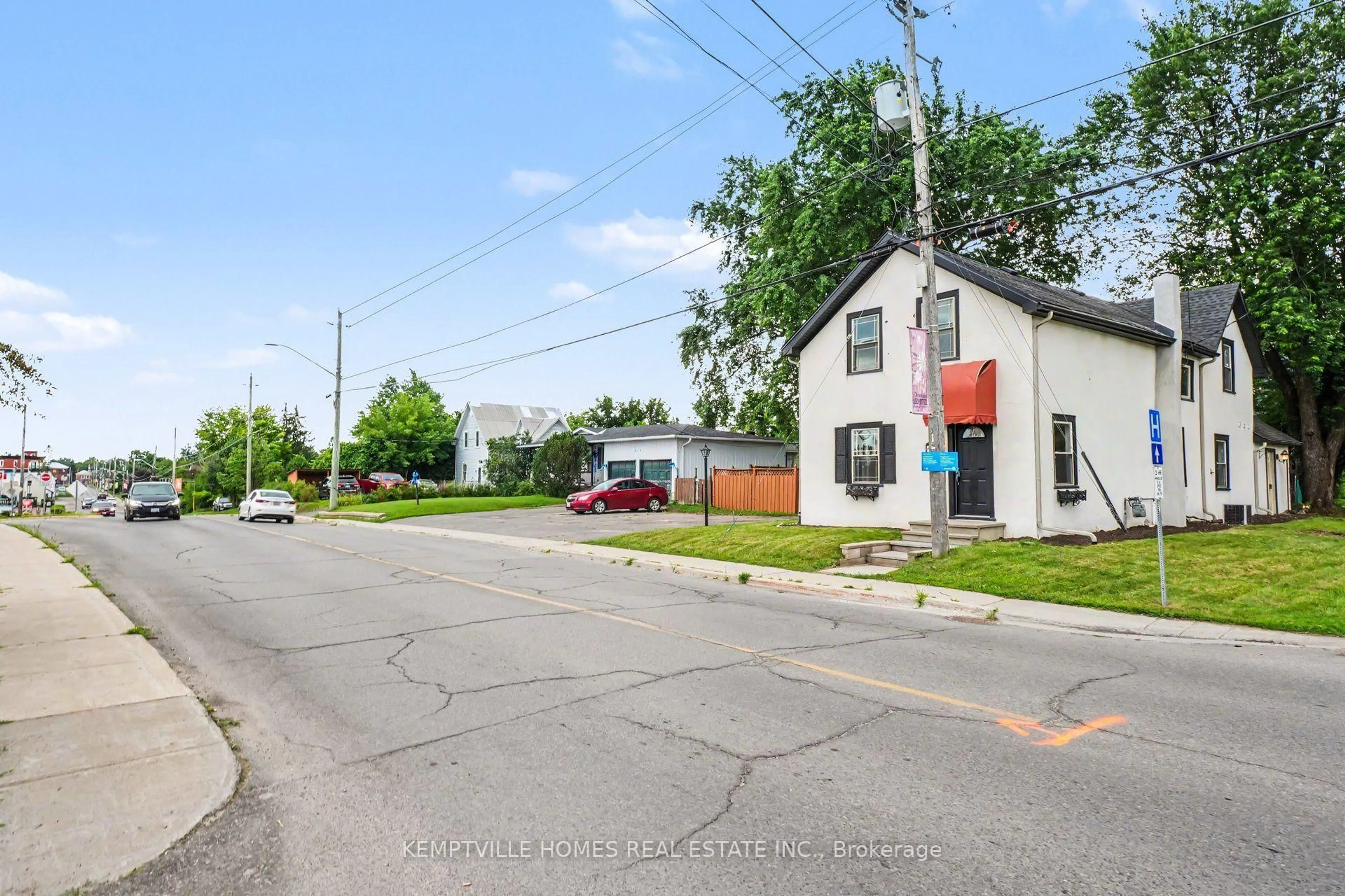 A pic from outside/outdoor area/front of a property/back of a property/a pic from drone, street for 616 RIDEAU St, North Grenville Ontario K0G 1J0
