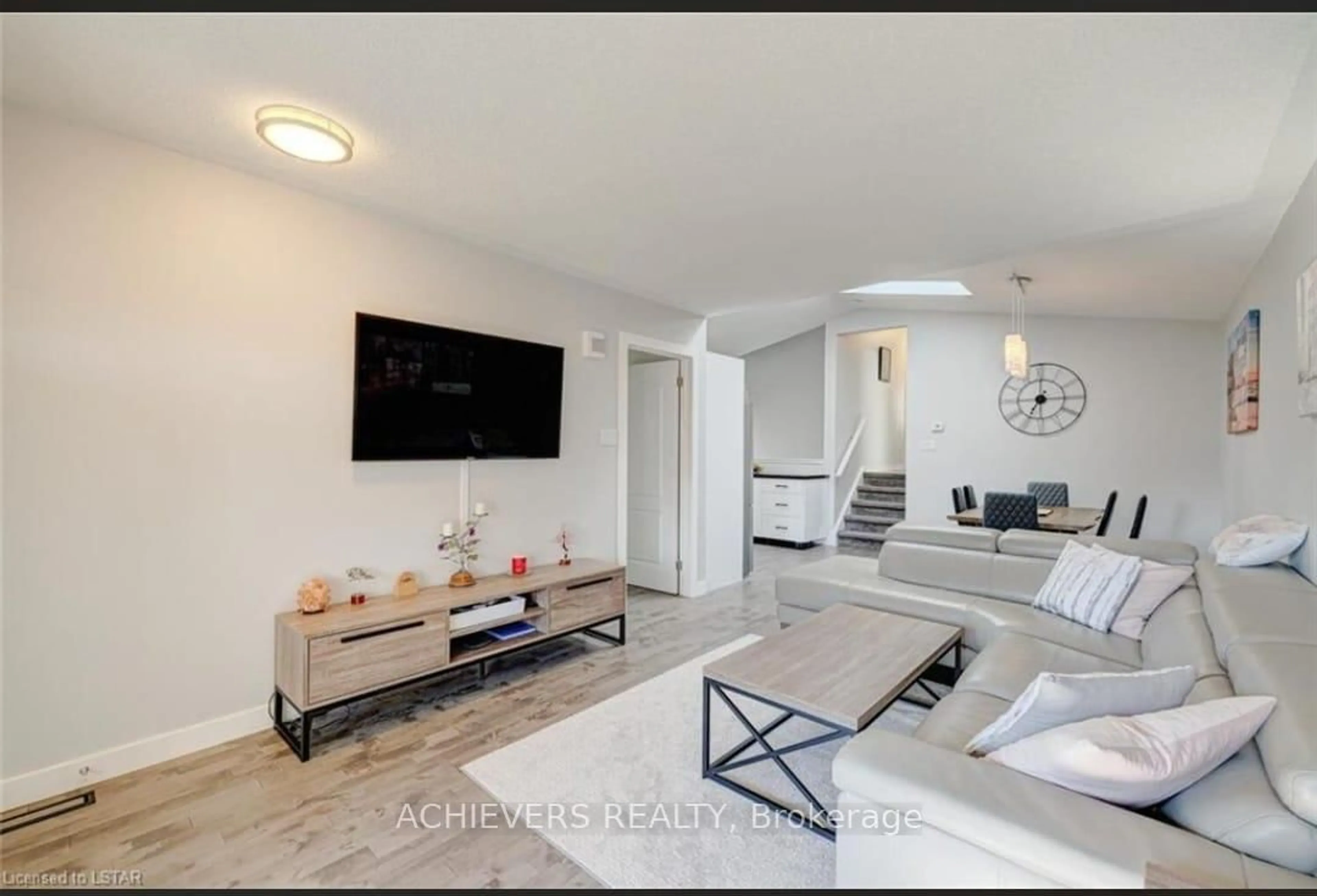 Living room with furniture, unknown for 1402 Baycliffe Pl, London East Ontario N5Y 5N5