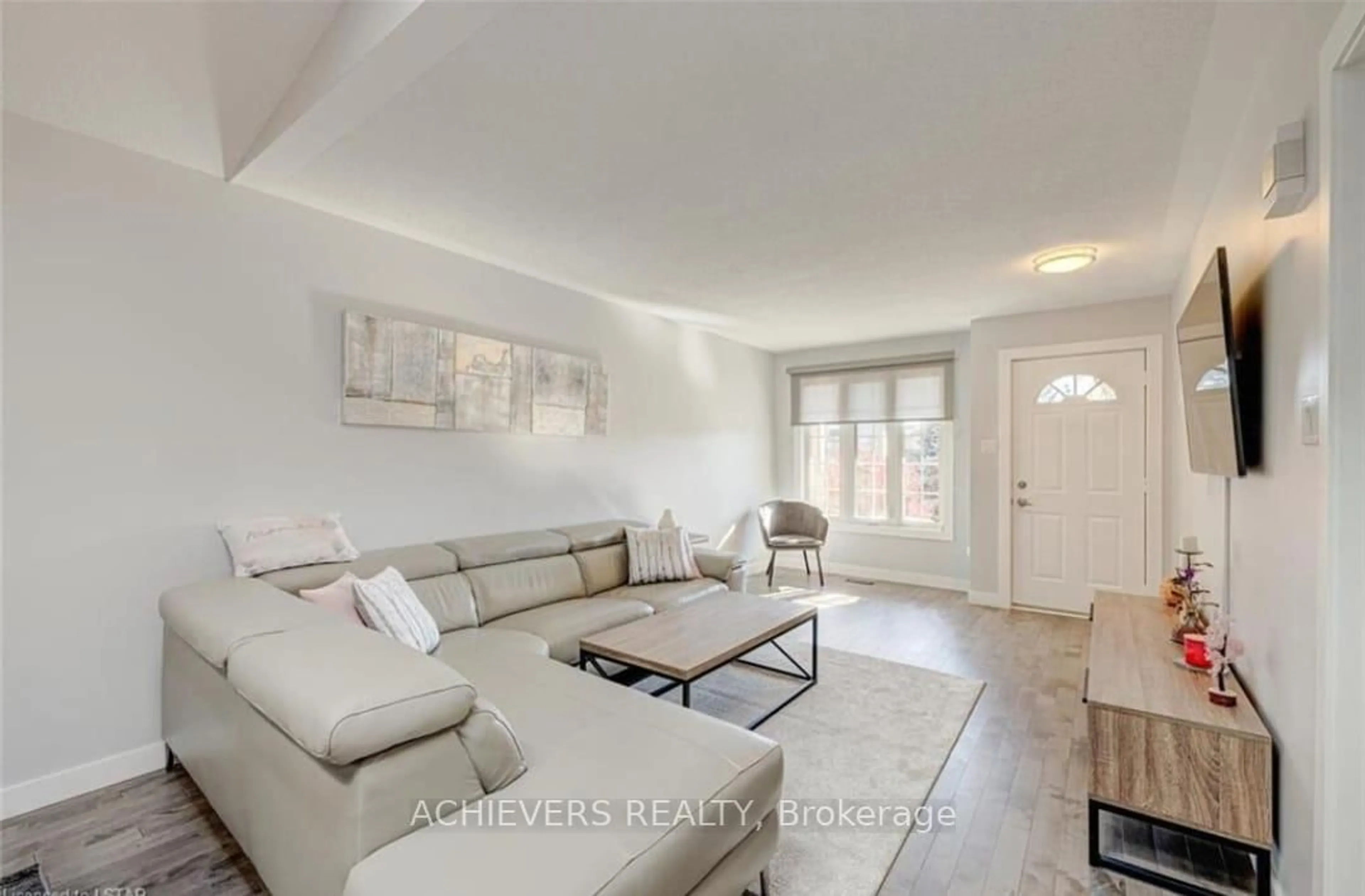 Living room with furniture, unknown for 1402 Baycliffe Pl, London East Ontario N5Y 5N5