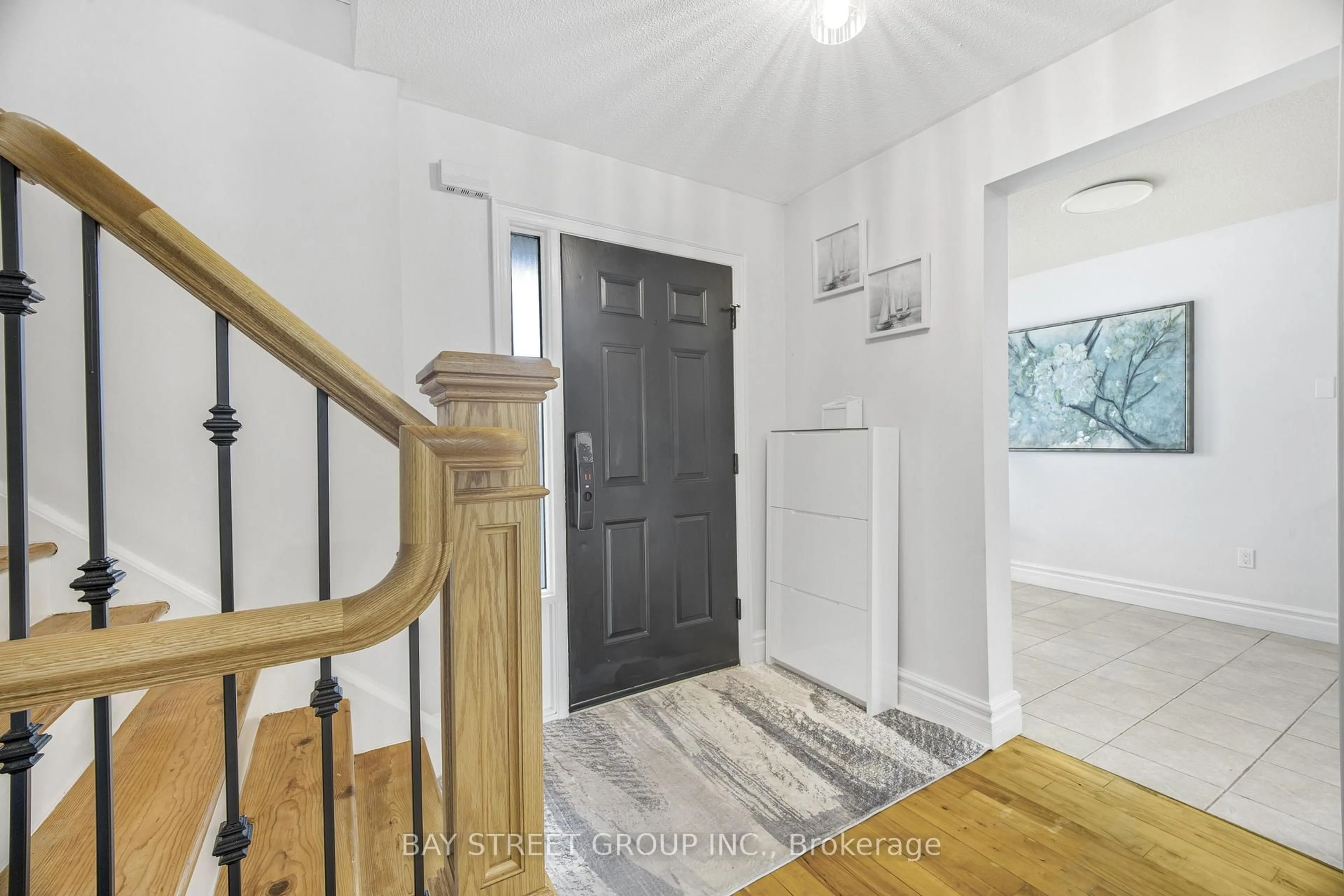 Indoor entryway for 11 Coleman Crt, Thorold Ontario L2V 4W3