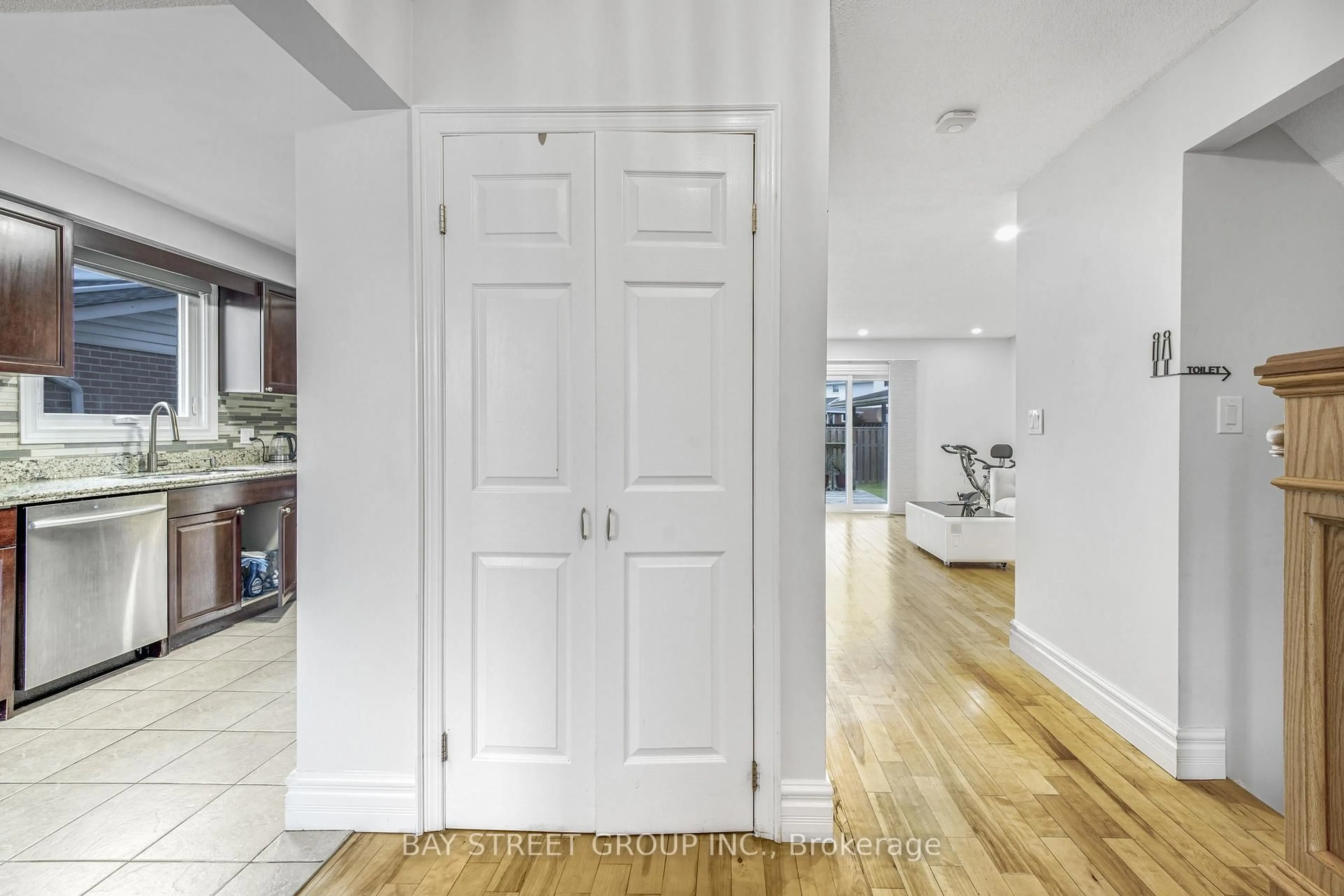Indoor entryway for 11 Coleman Crt, Thorold Ontario L2V 4W3