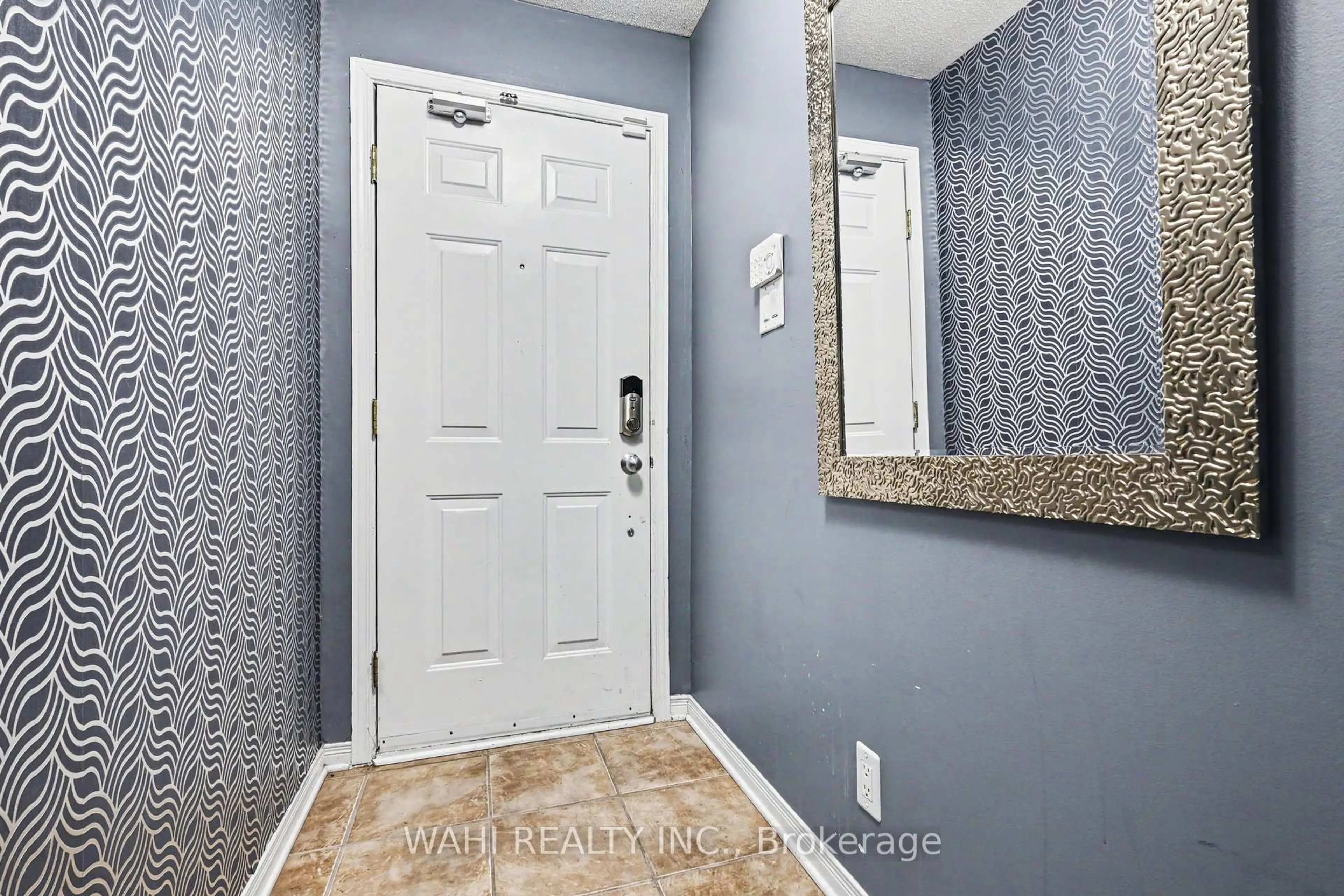 Indoor entryway for 155 Windswept Private, Ottawa Ontario K1V 0Z4