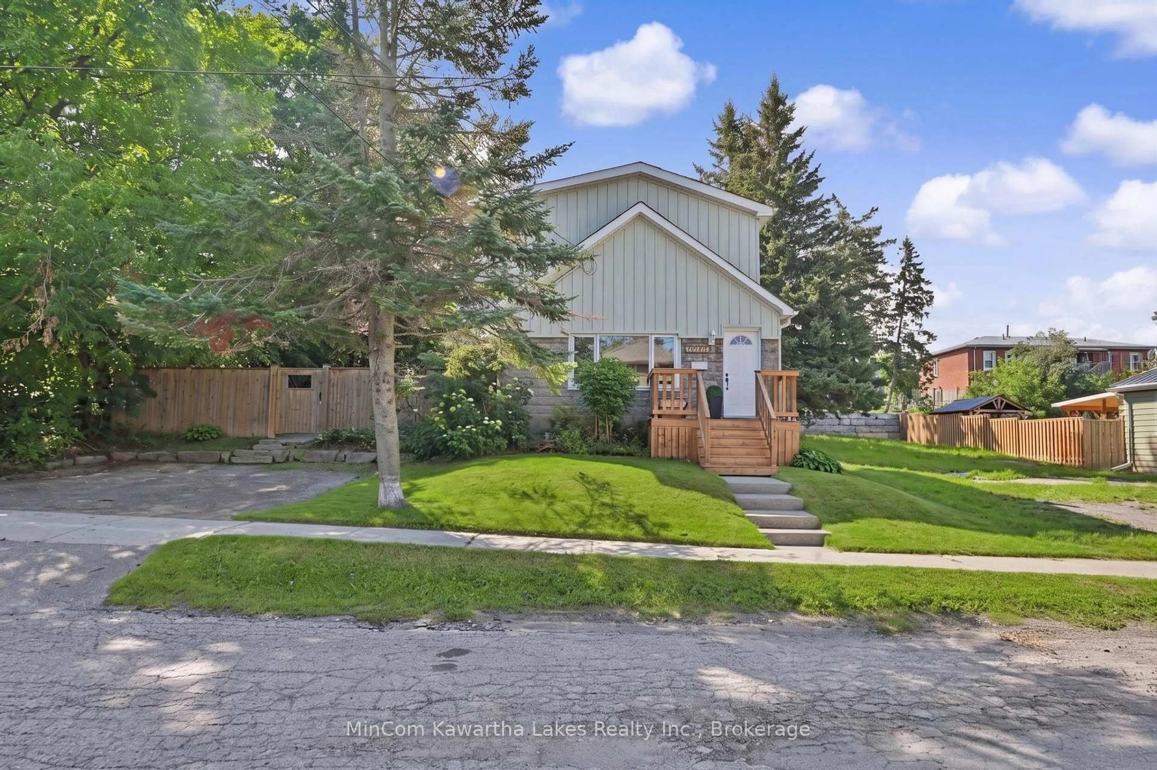 A pic from outside/outdoor area/front of a property/back of a property/a pic from drone, street for 337 EUCLID Ave, Peterborough Ontario K9H 1M5