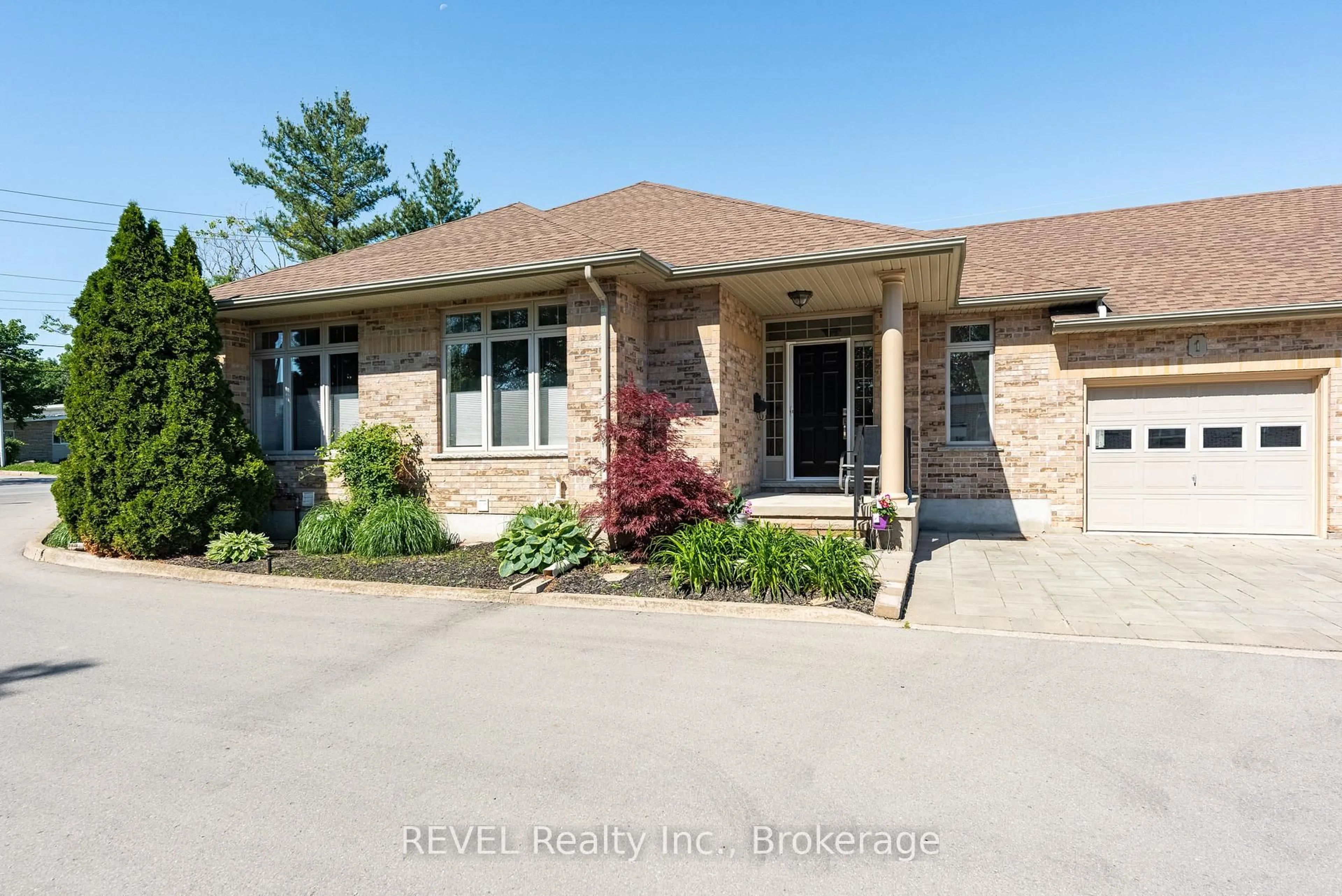 Home with brick exterior material, street for 139 Glendale Ave #1, St. Catharines Ontario L2T 2K2