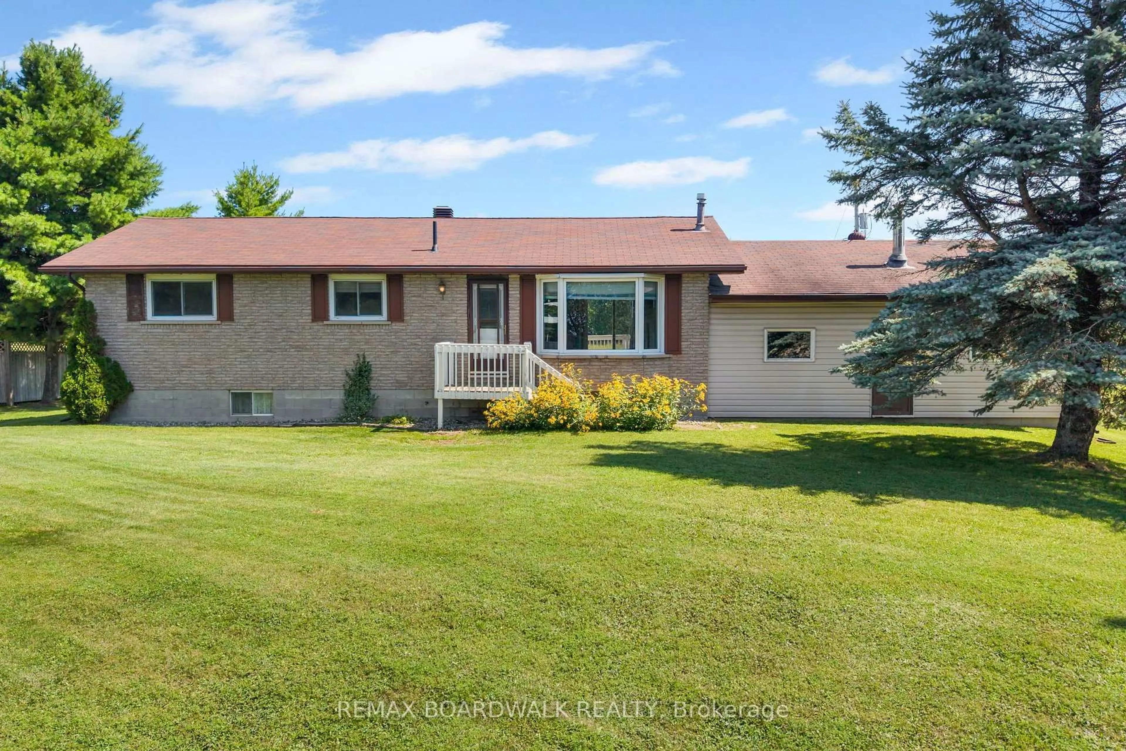A pic from outside/outdoor area/front of a property/back of a property/a pic from drone, unknown for 189 Arnold Dr, Perth Ontario K7H 3C7