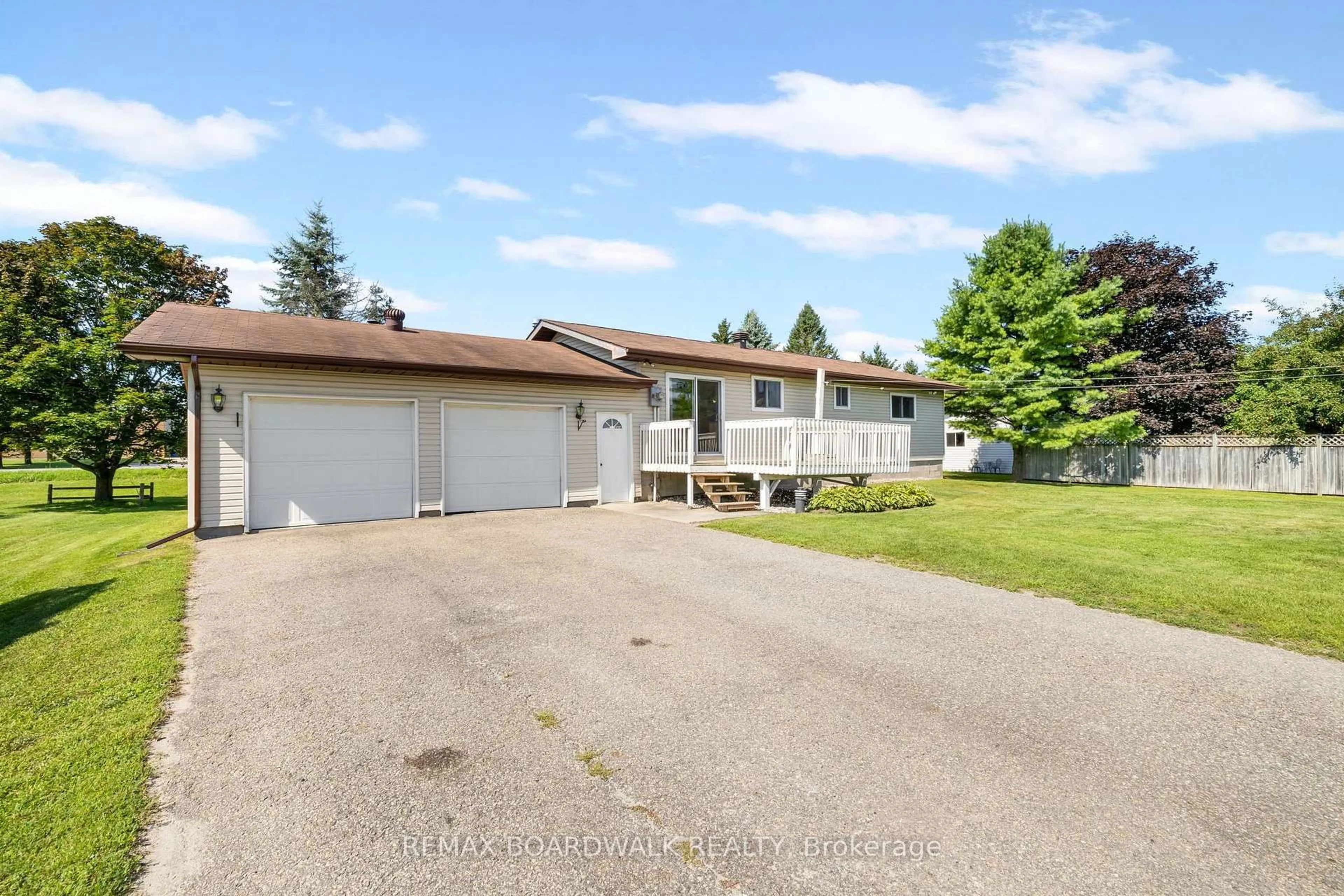 A pic from outside/outdoor area/front of a property/back of a property/a pic from drone, street for 189 Arnold Dr, Perth Ontario K7H 3C7