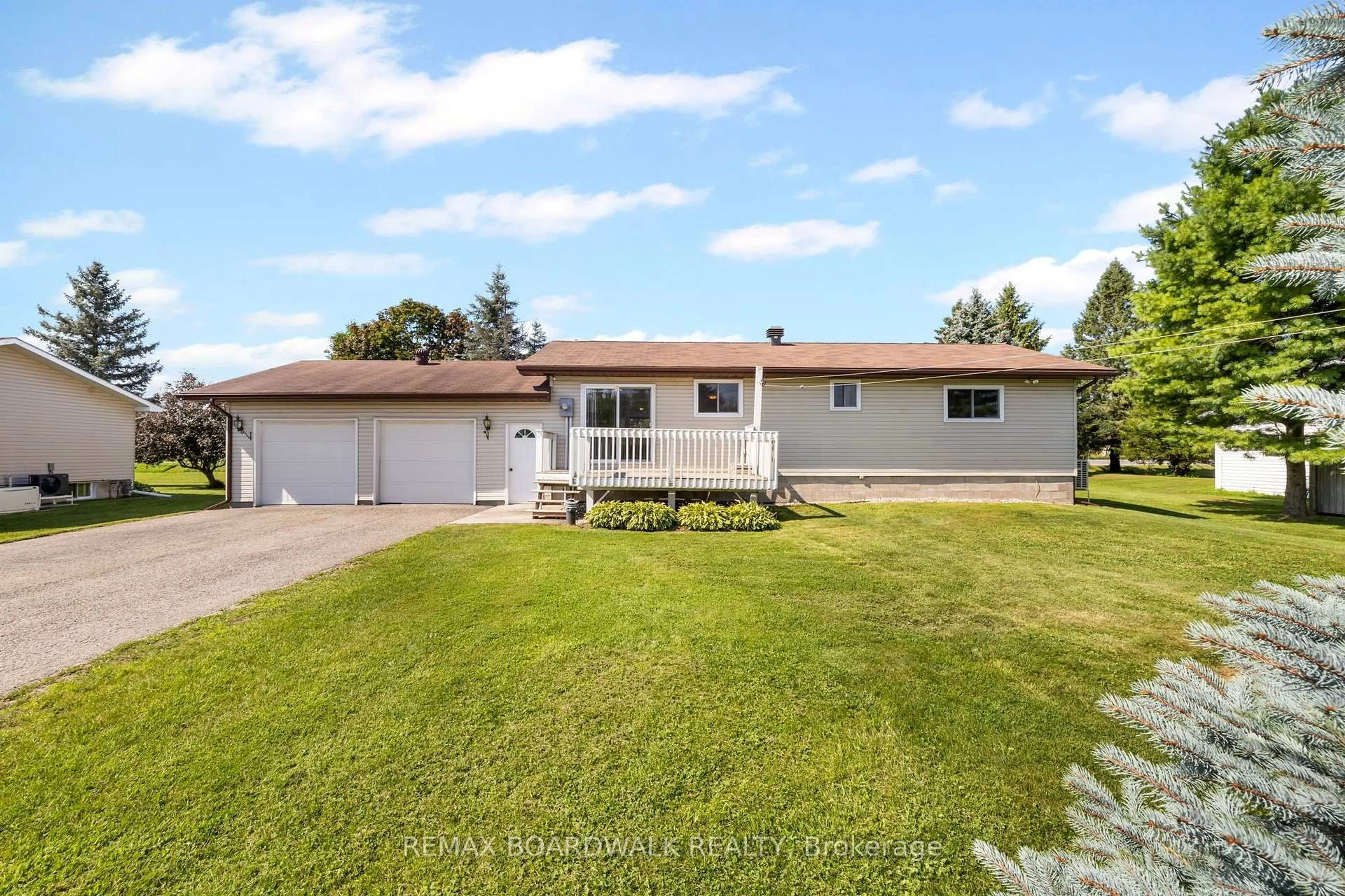 A pic from outside/outdoor area/front of a property/back of a property/a pic from drone, unknown for 189 Arnold Dr, Perth Ontario K7H 3C7