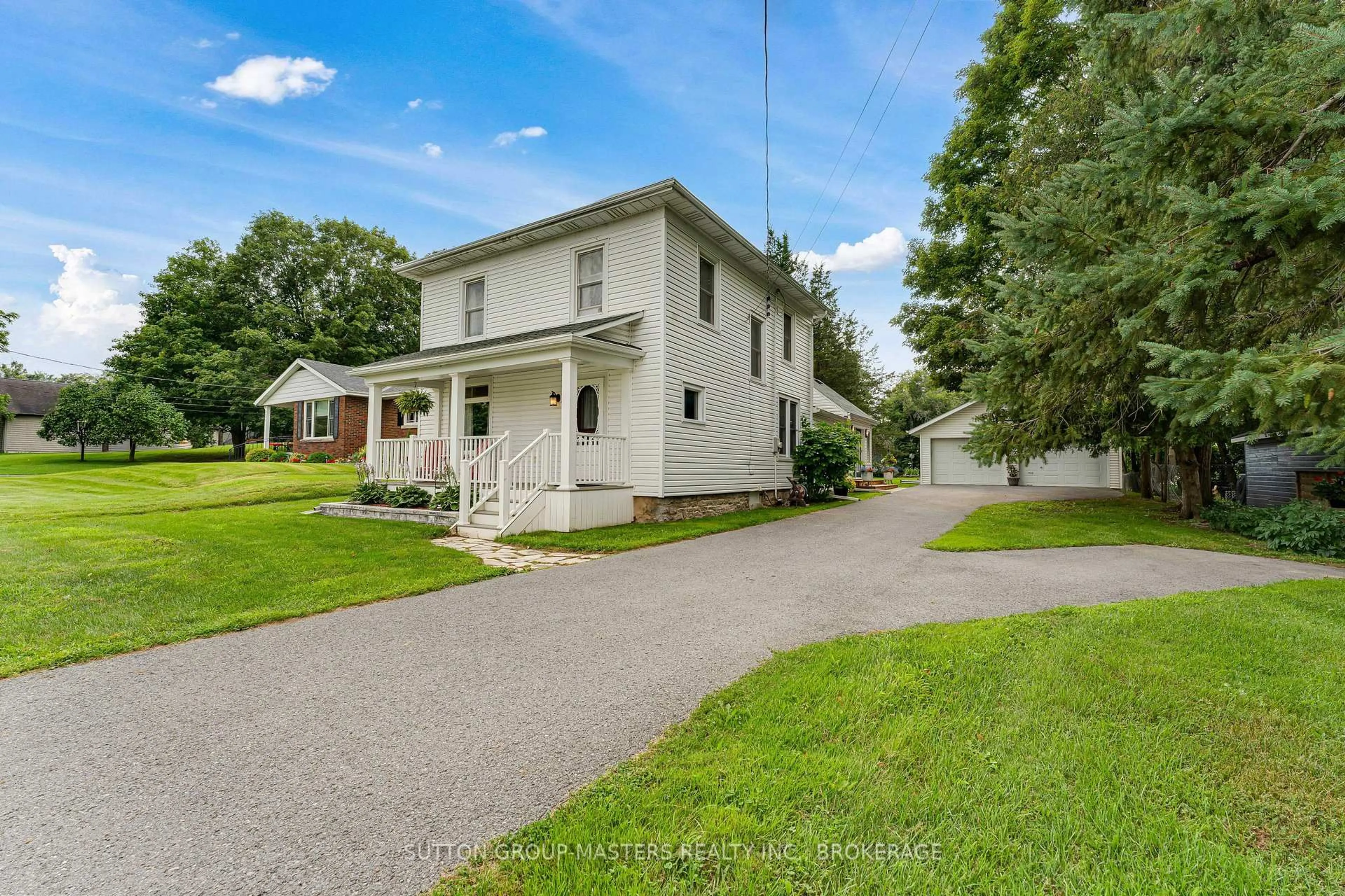 A pic from outside/outdoor area/front of a property/back of a property/a pic from drone, street for 4391 Wheatley St, Sydenham Ontario K0H 2T0