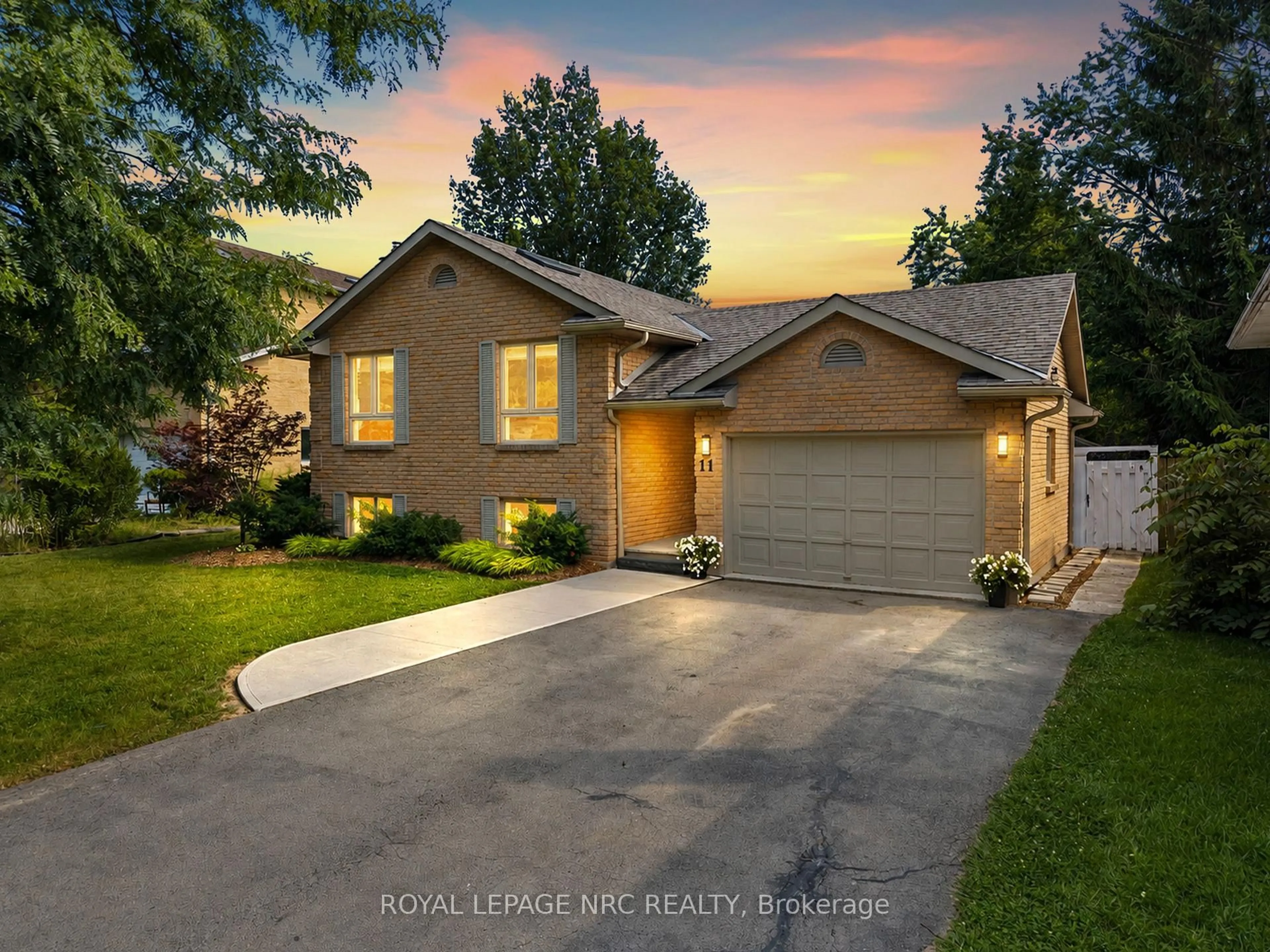 Home with brick exterior material, street for 11 Village Crt, Welland Ontario L3C 6K4
