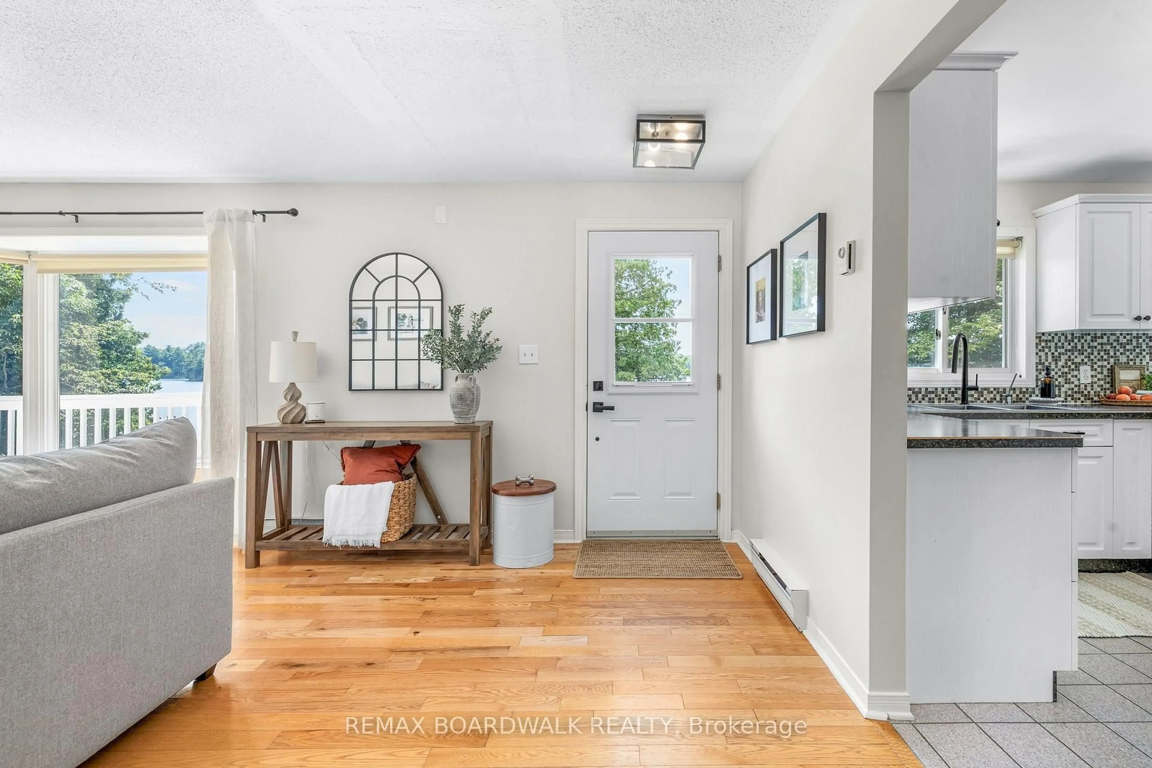 Indoor entryway for 125 Pike Lake Route 11 Rd, Perth Ontario K7H 3C5