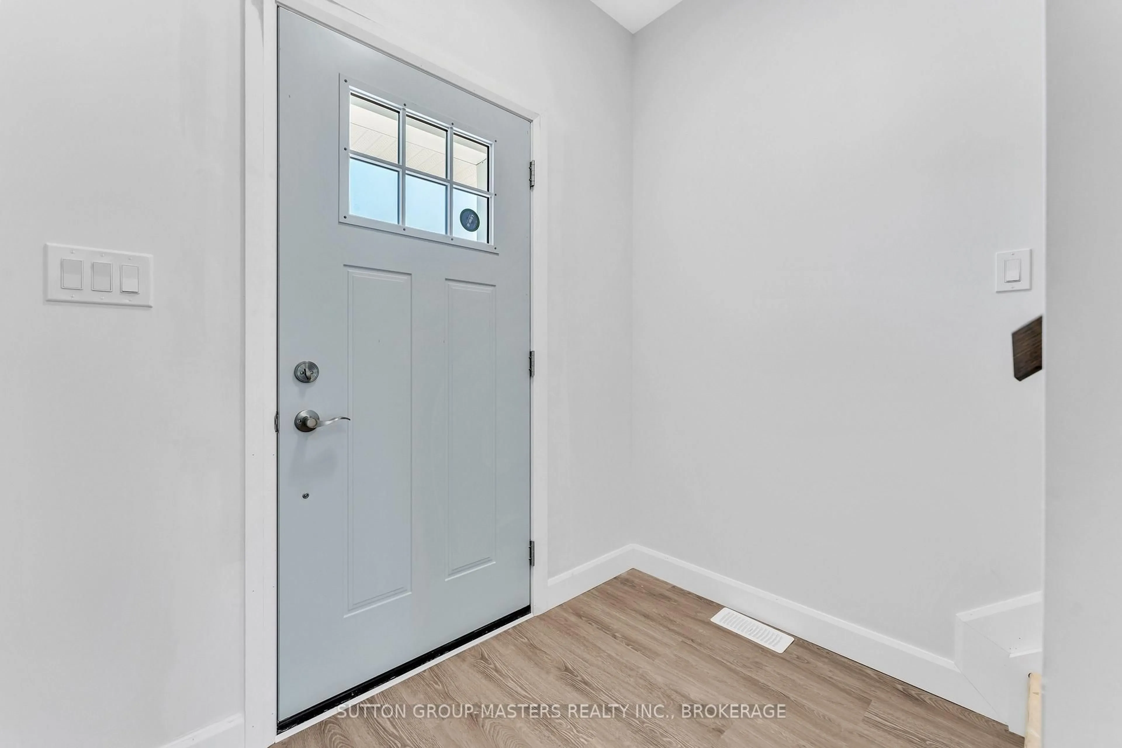 Indoor entryway for 108 Main St #A, Leeds and the Thousand Islands Ontario K0H 2N0