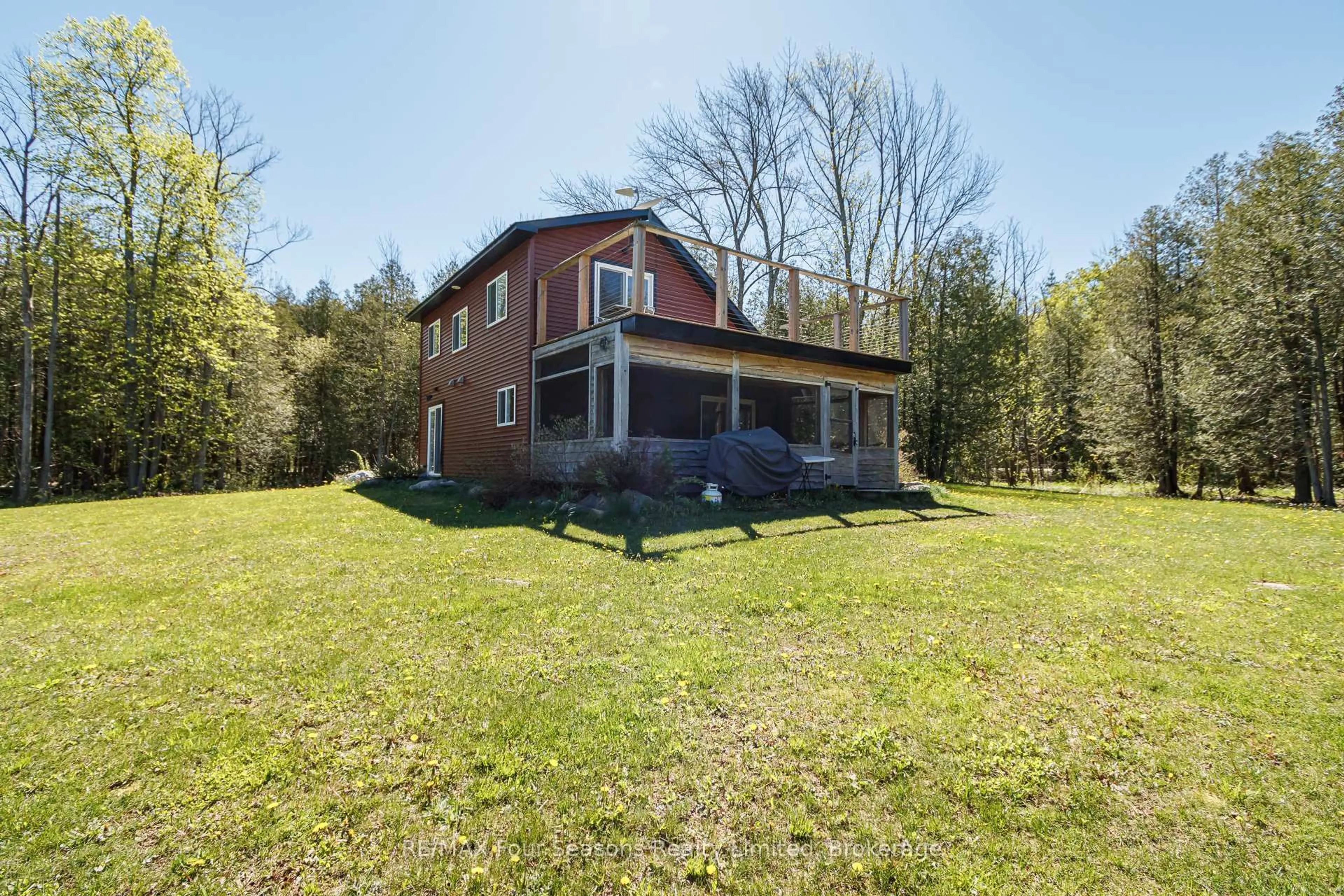 A pic from outside/outdoor area/front of a property/back of a property/a pic from drone, building for 025359 Euph-St Vincent Townline, Meaford Ontario N4L 1W5