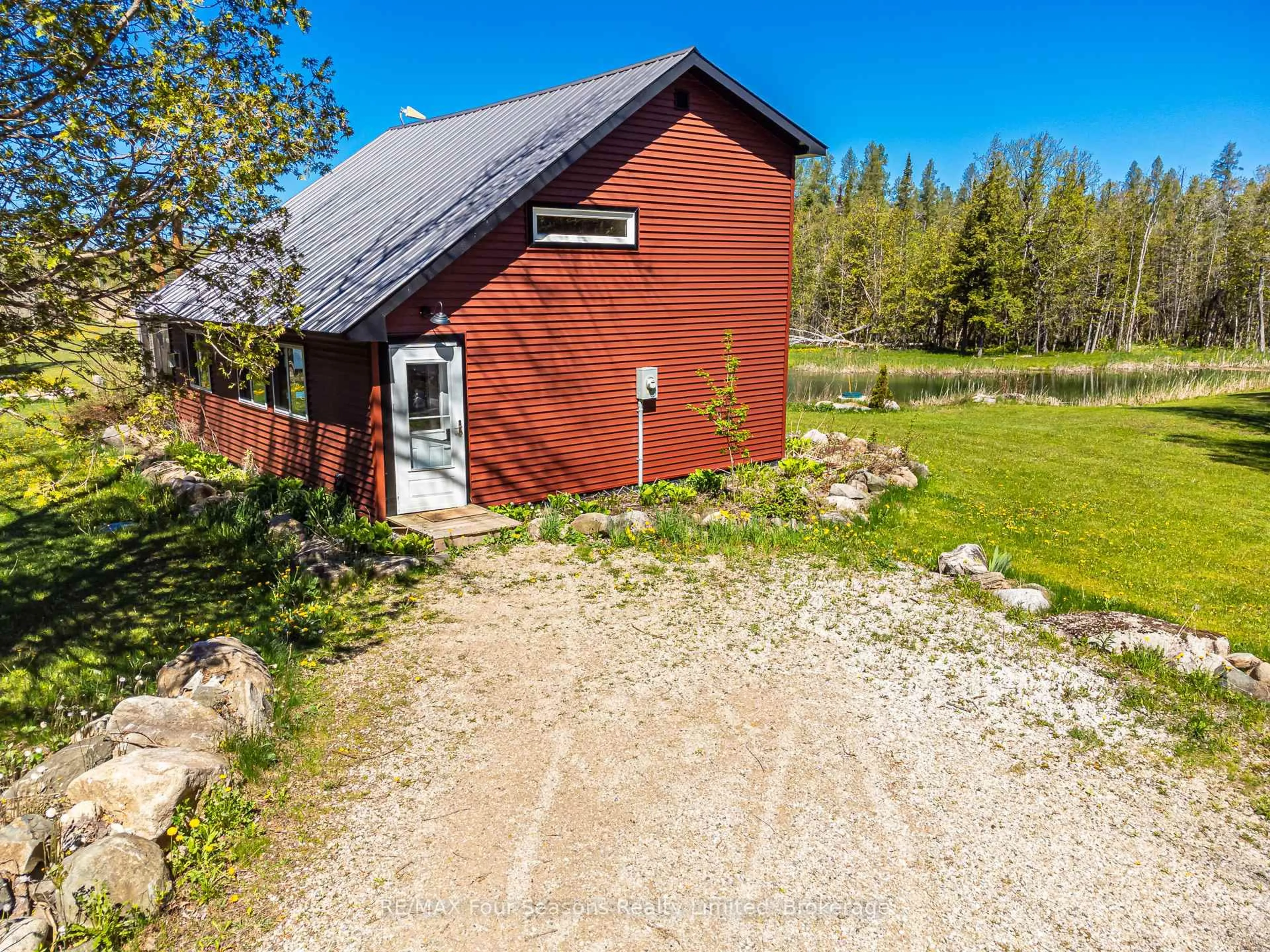 A pic from outside/outdoor area/front of a property/back of a property/a pic from drone, street for 025359 Euph-St Vincent Townline, Meaford Ontario N4L 1W5