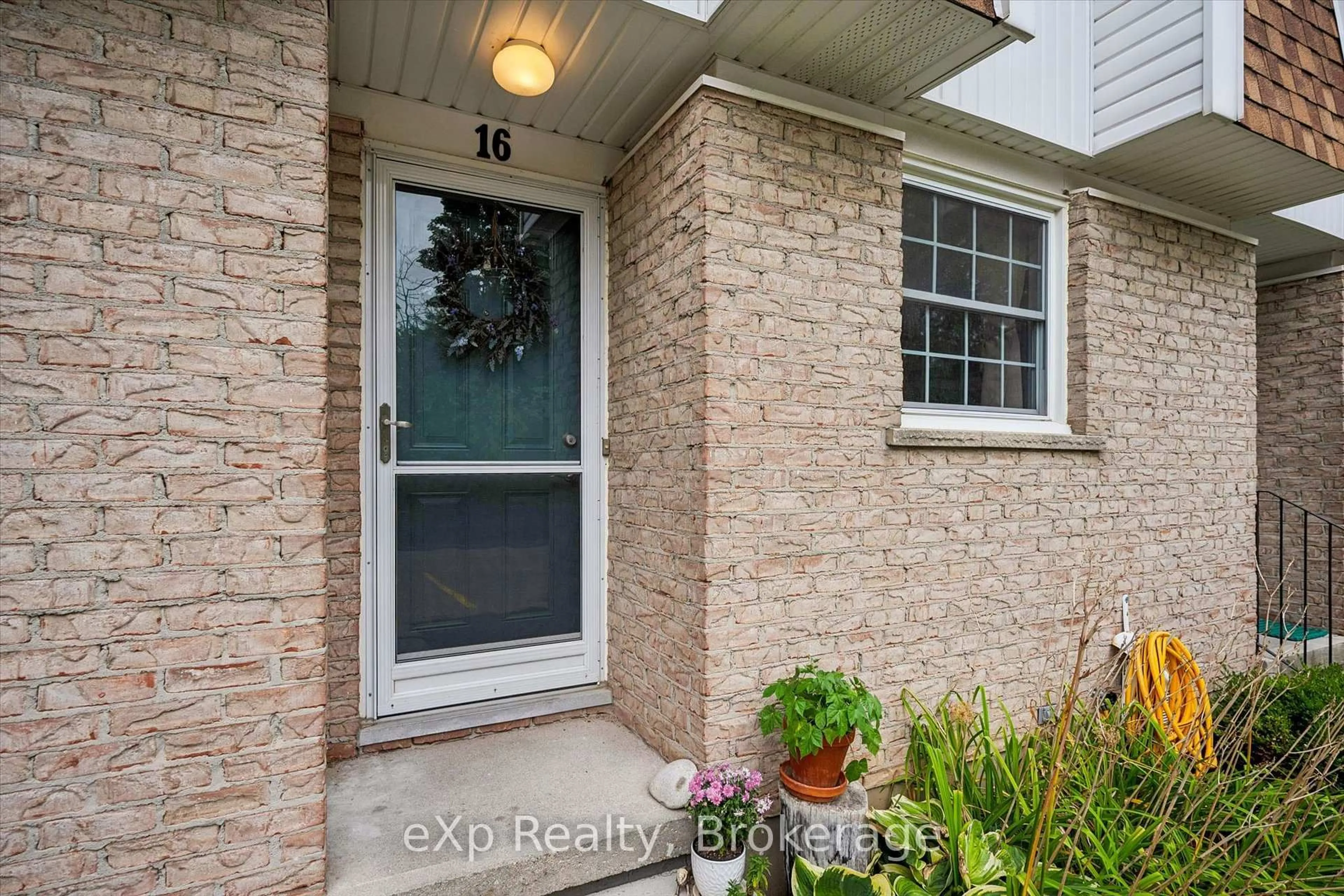 Indoor entryway for 383 Edinburgh Rd #16, Guelph Ontario N1G 2K7