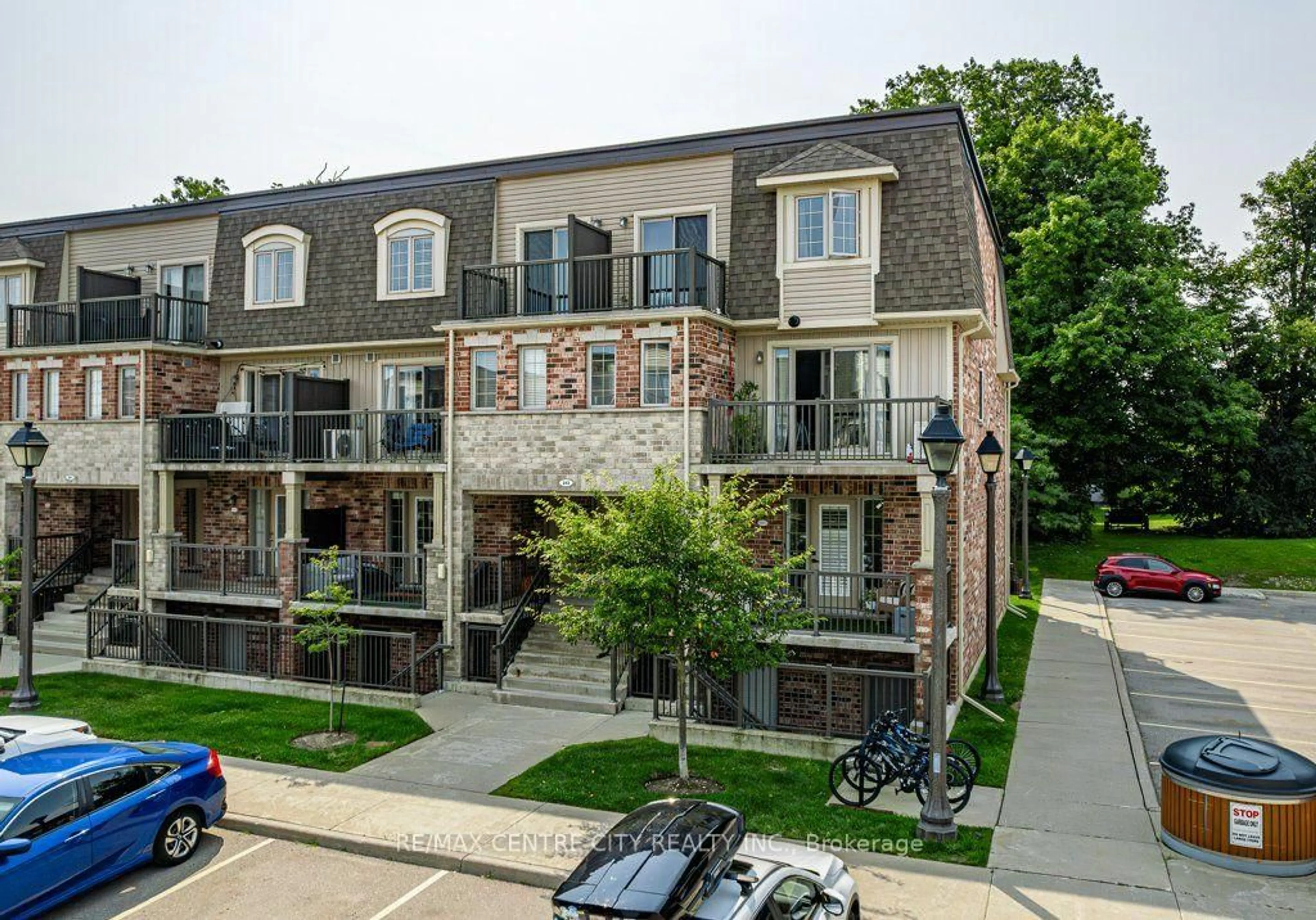 A pic from outside/outdoor area/front of a property/back of a property/a pic from drone, street for 243 Rachel Cres #D, Kitchener Ontario N2R 0E2