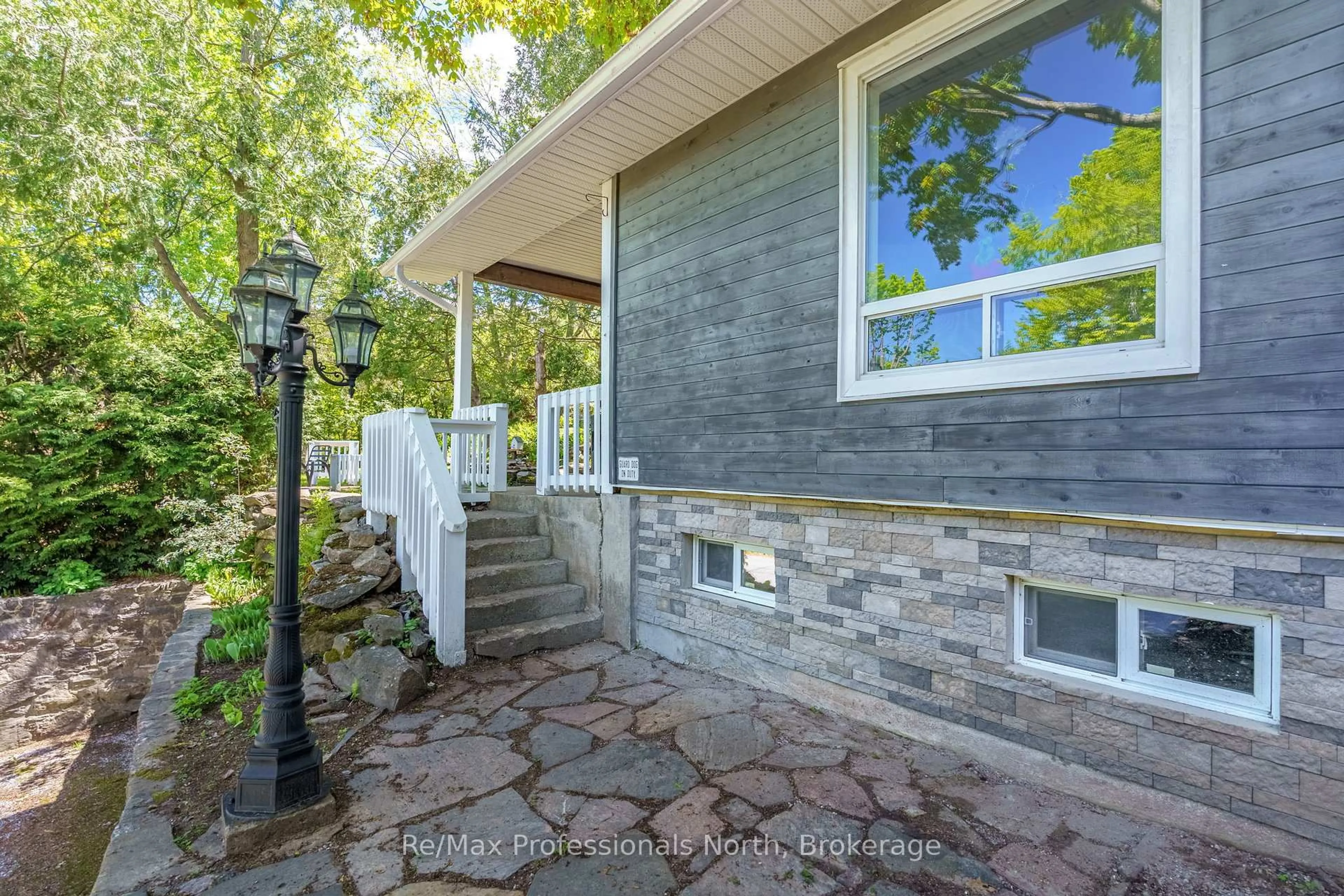 Home with brick exterior material, street for 237 Musquash Rd, Gravenhurst Ontario P1P 0E3