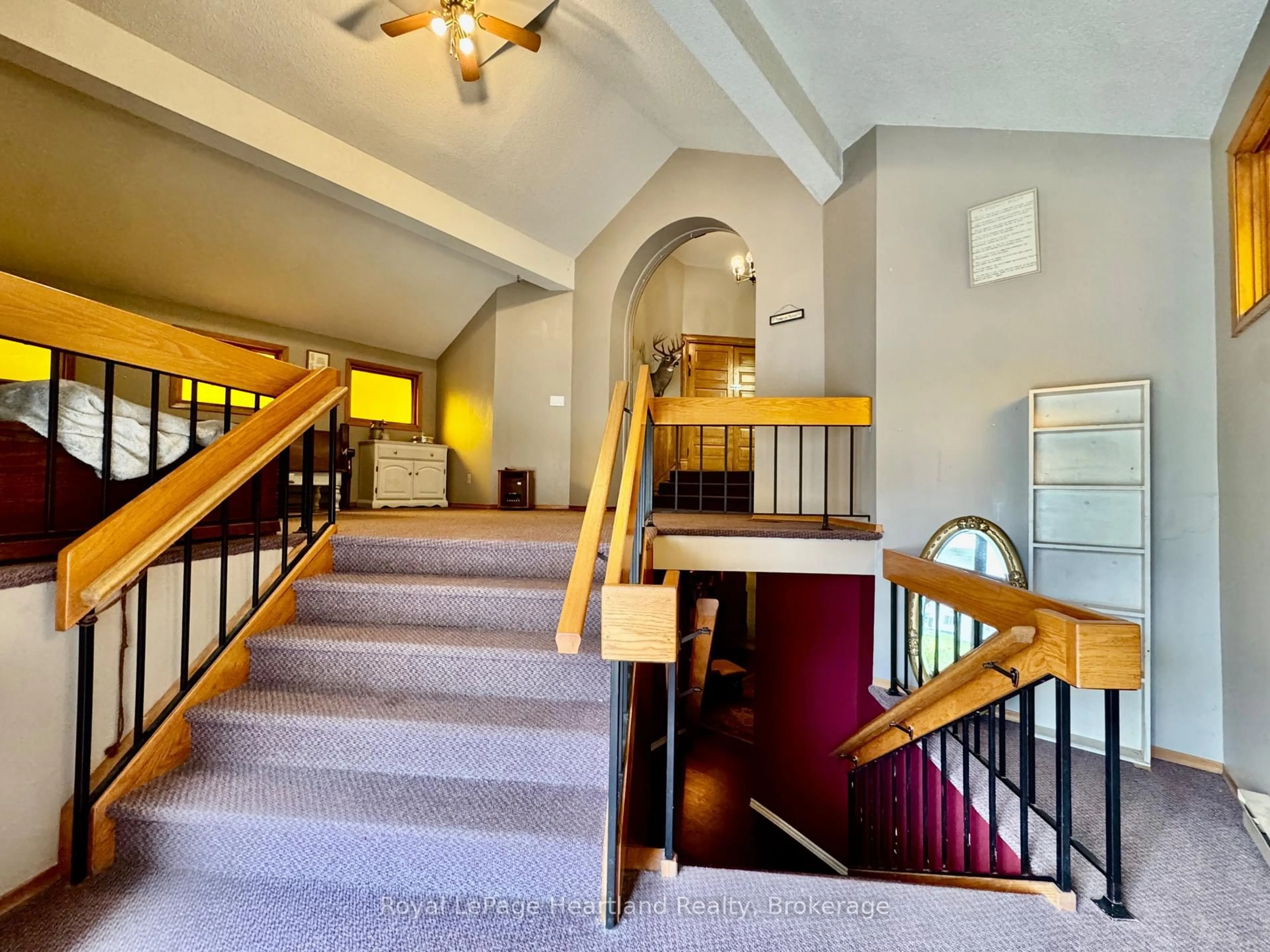 Indoor foyer for 3080 Patrick St, Howick Ontario N0G 1V0