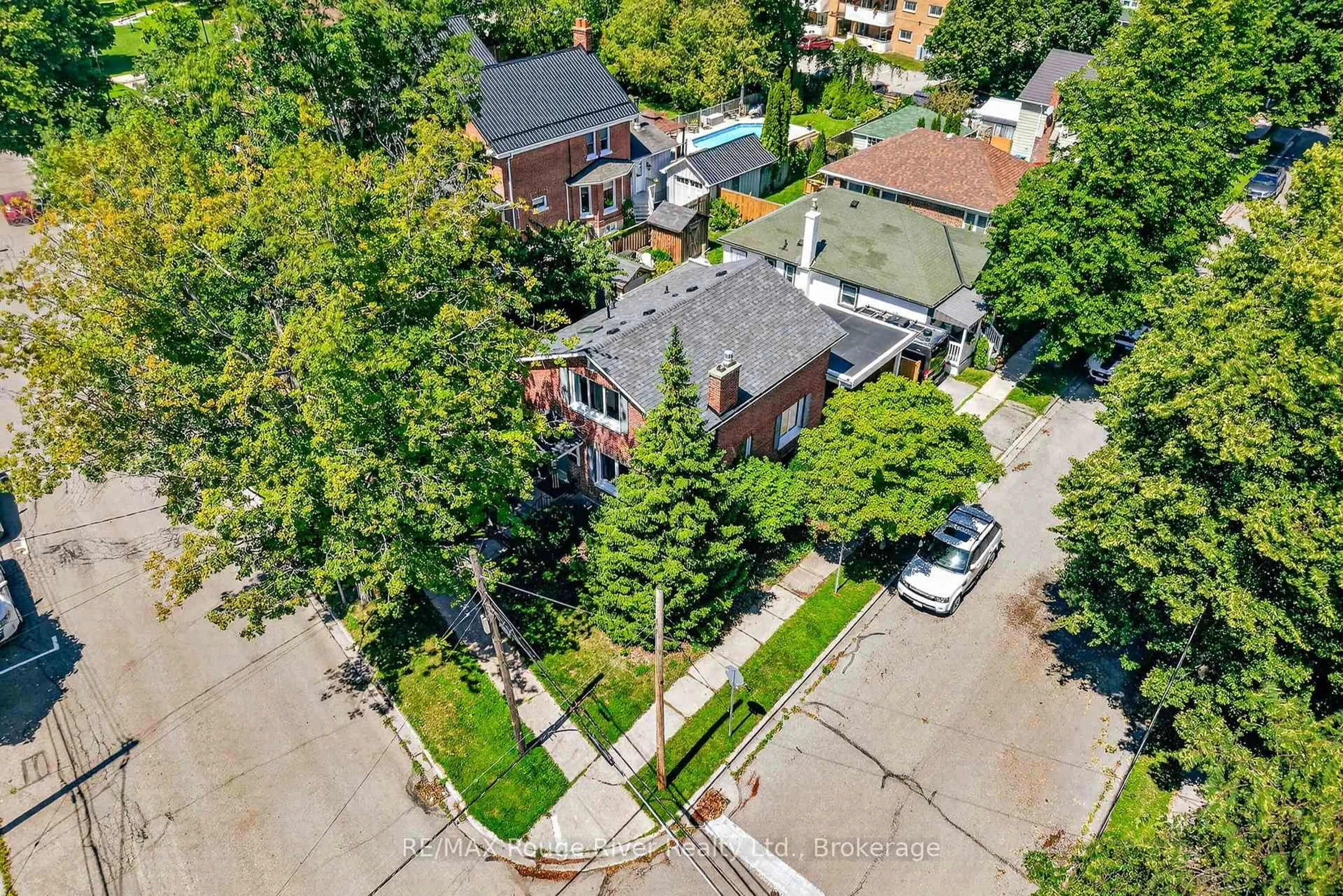 A pic from outside/outdoor area/front of a property/back of a property/a pic from drone, street for 208 Albert St, Cobourg Ontario K9A 2R7