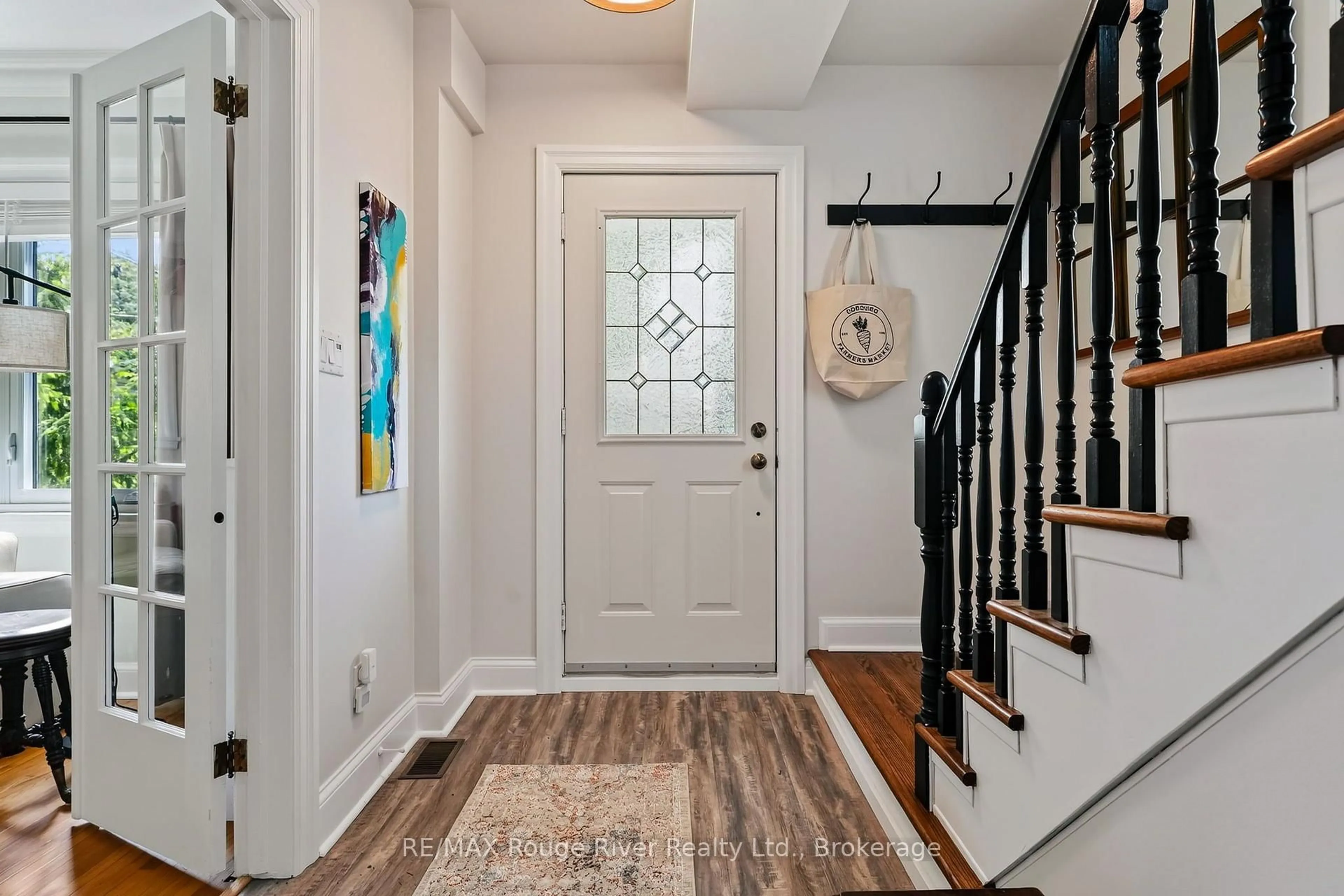 Indoor entryway for 208 Albert St, Cobourg Ontario K9A 2R7