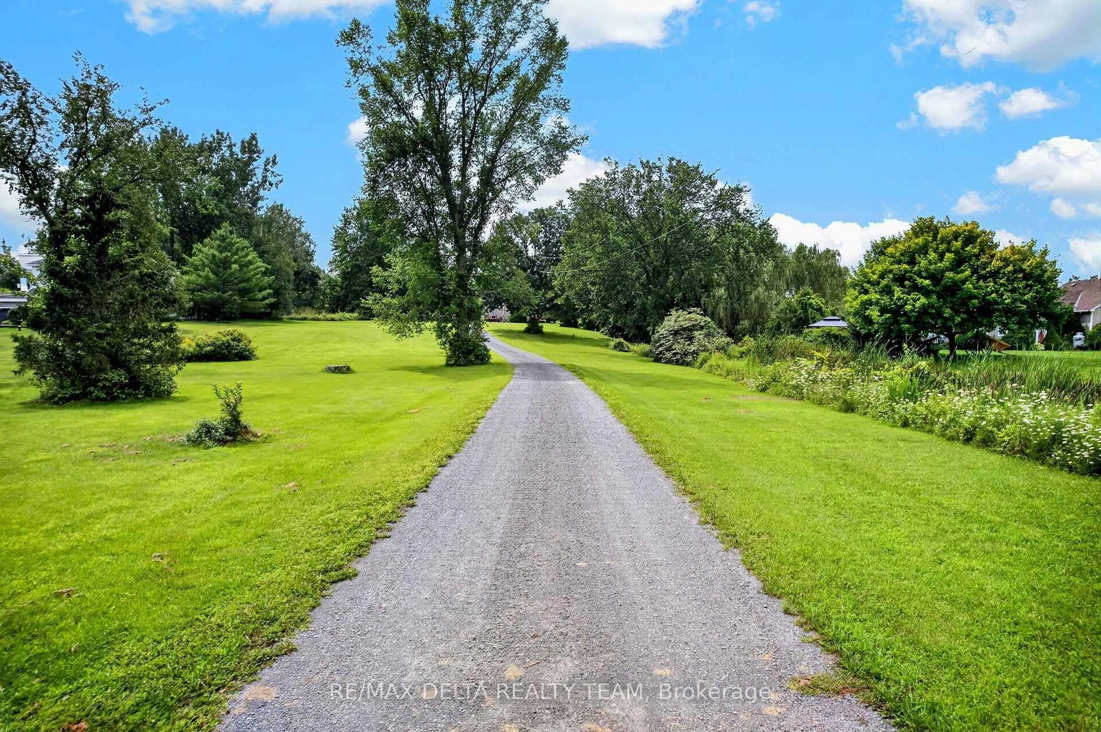 A pic from outside/outdoor area/front of a property/back of a property/a pic from drone, unknown for 135 COUNTY ROAD 19 Rd, Alfred and Plantagenet Ontario K0A 3K0
