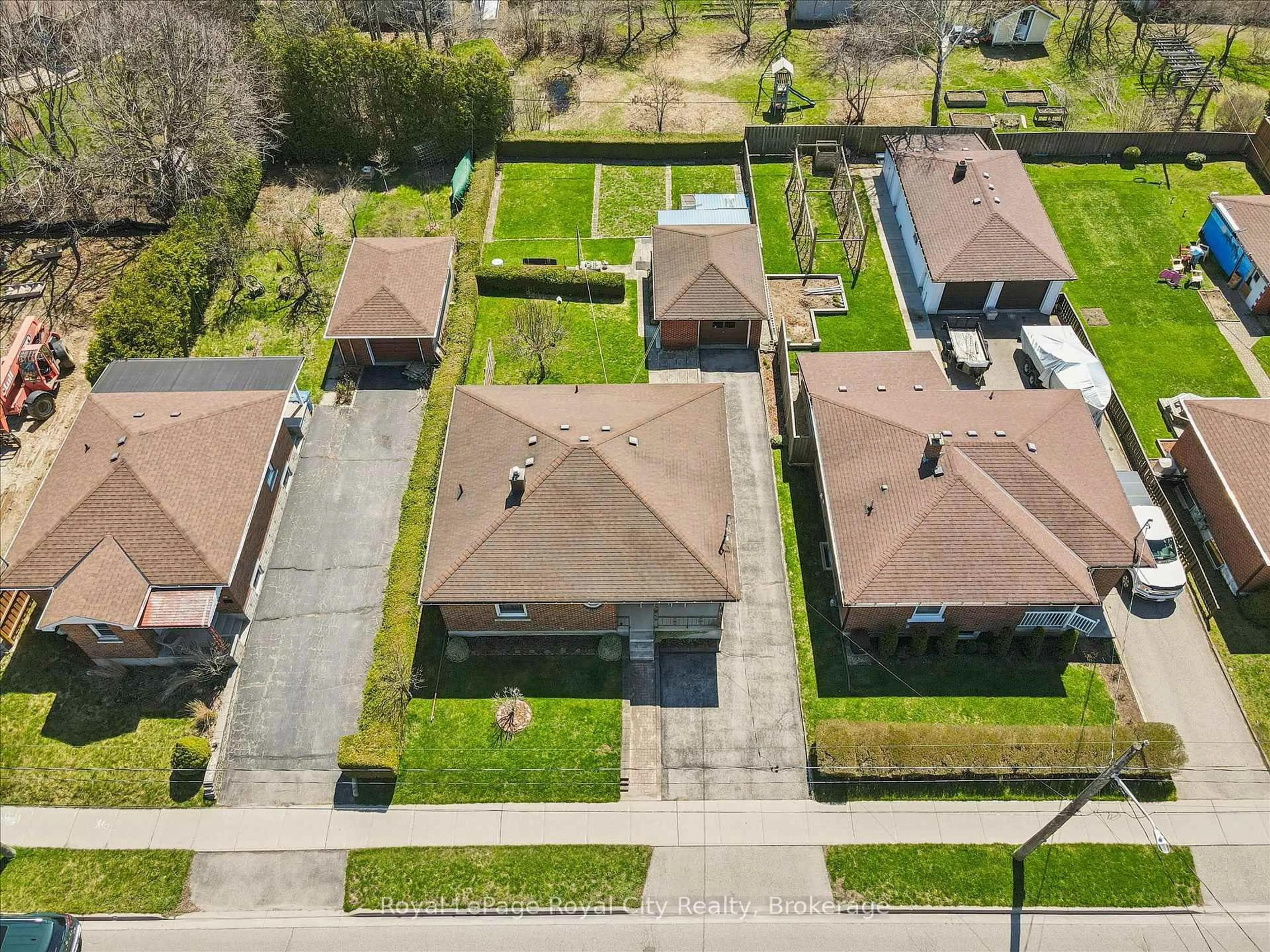 A pic from outside/outdoor area/front of a property/back of a property/a pic from drone, street for 133 Emma St, Guelph Ontario N1E 1V2