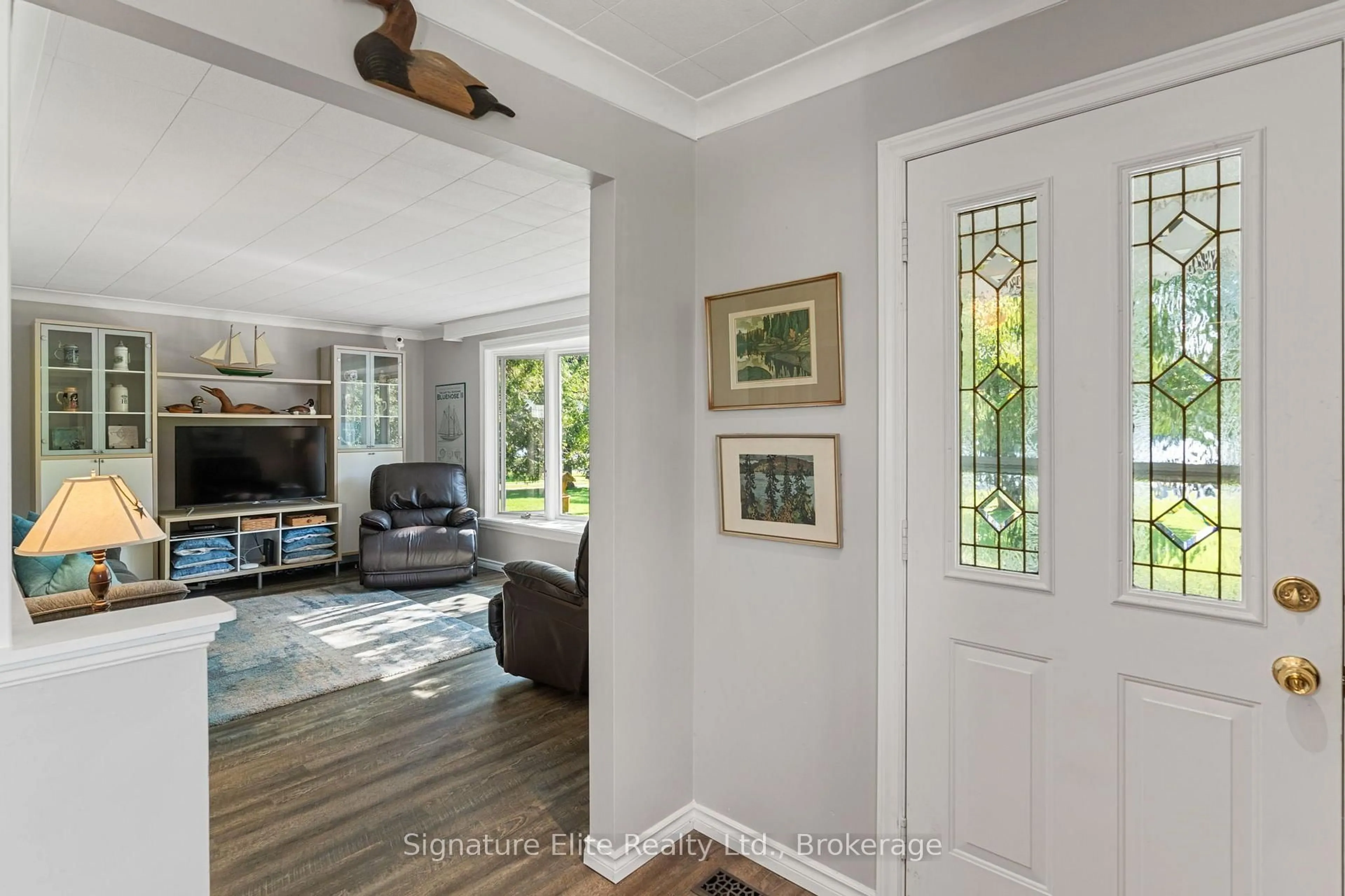 Indoor entryway for 973 North Bay Dr, Kawartha Lakes Ontario K0M 2B0