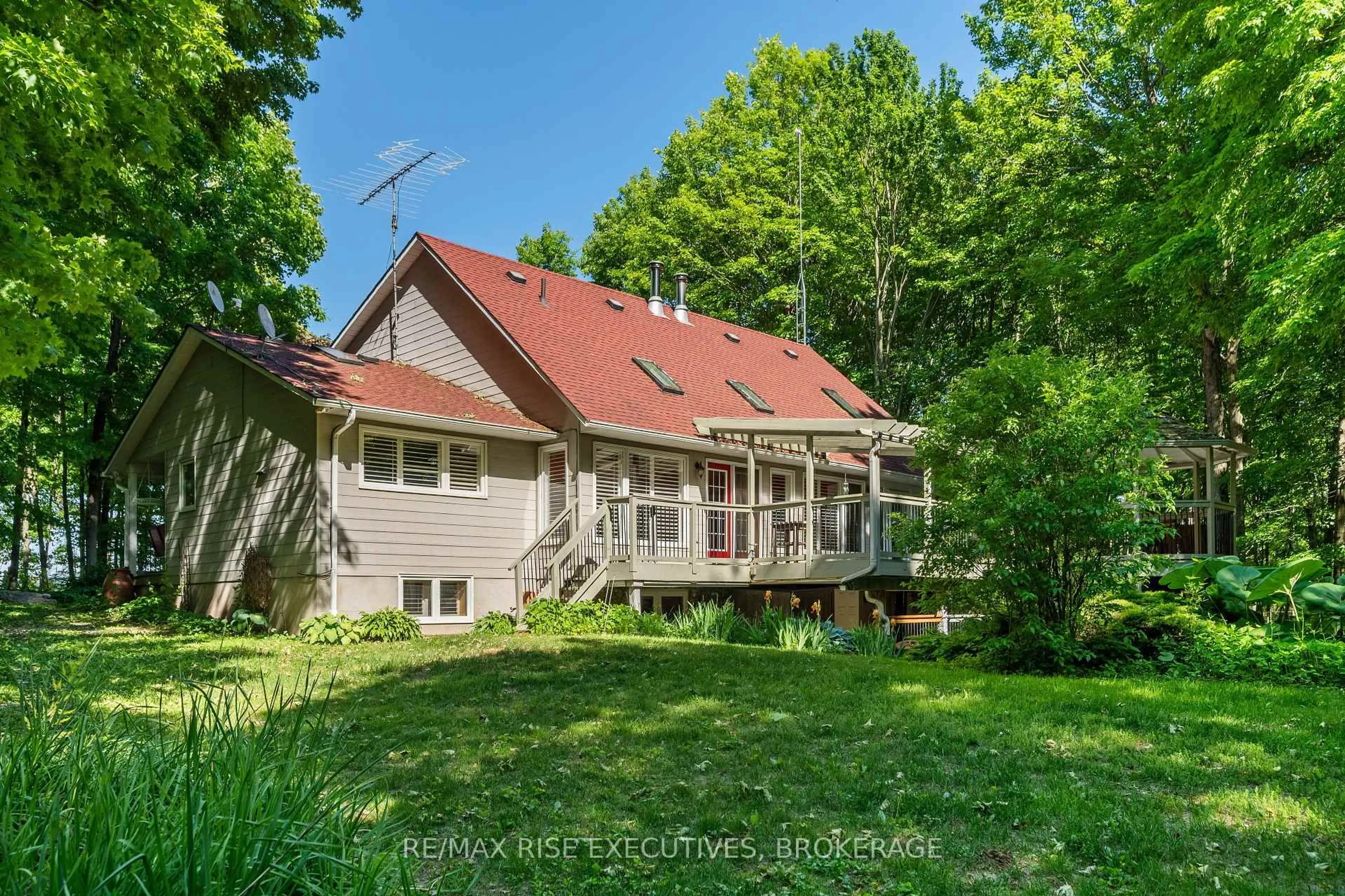 A pic from outside/outdoor area/front of a property/back of a property/a pic from drone, unknown for 479 Cunningham Rd, Gananoque Ontario K7G 2V4